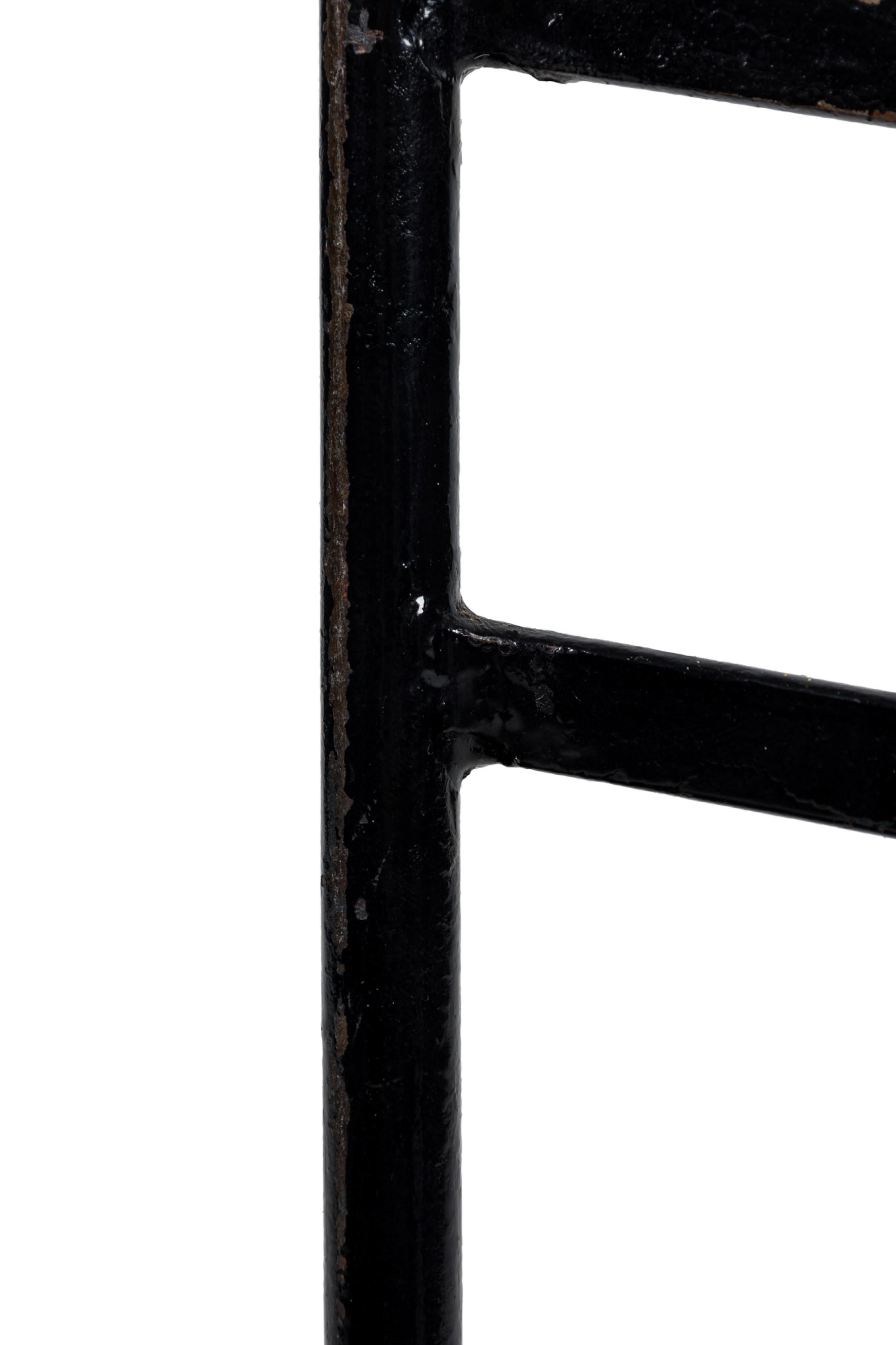 Set of 4 American Mid Century Atomic Age Style Cast Iron Chairs im Angebot 2