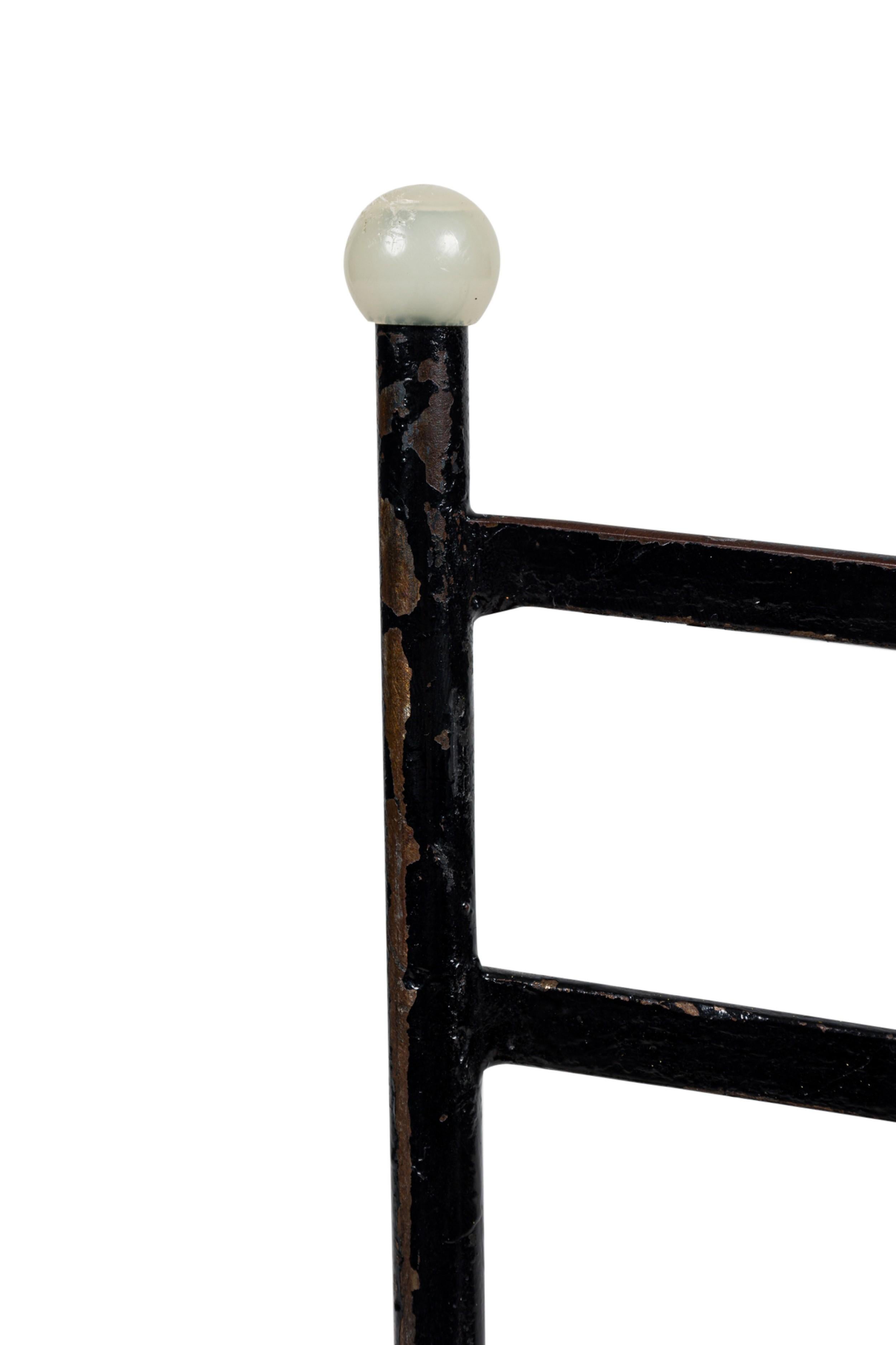 Set of 4 American Mid Century Atomic Age Style Cast Iron Chairs im Angebot 3