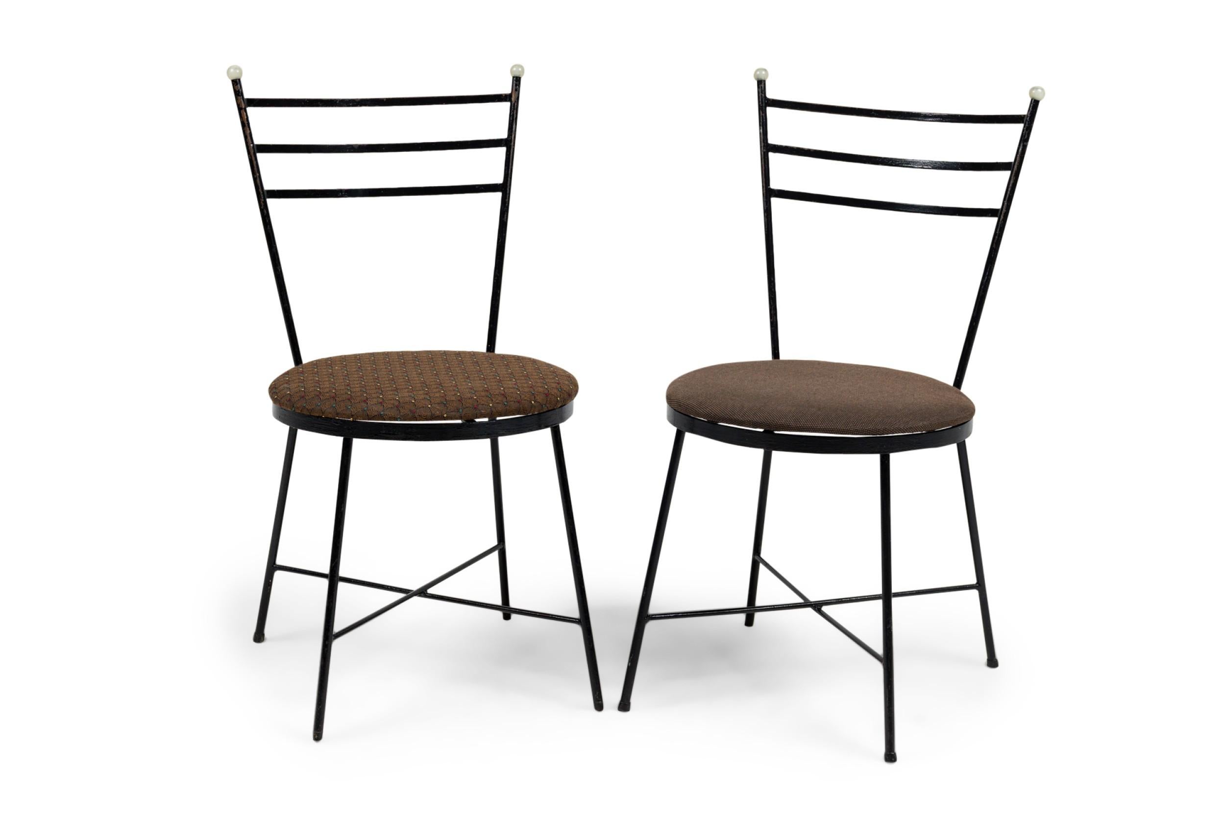 Set of 4 American Mid Century Atomic Age Style Cast Iron Chairs (Moderne der Mitte des Jahrhunderts) im Angebot