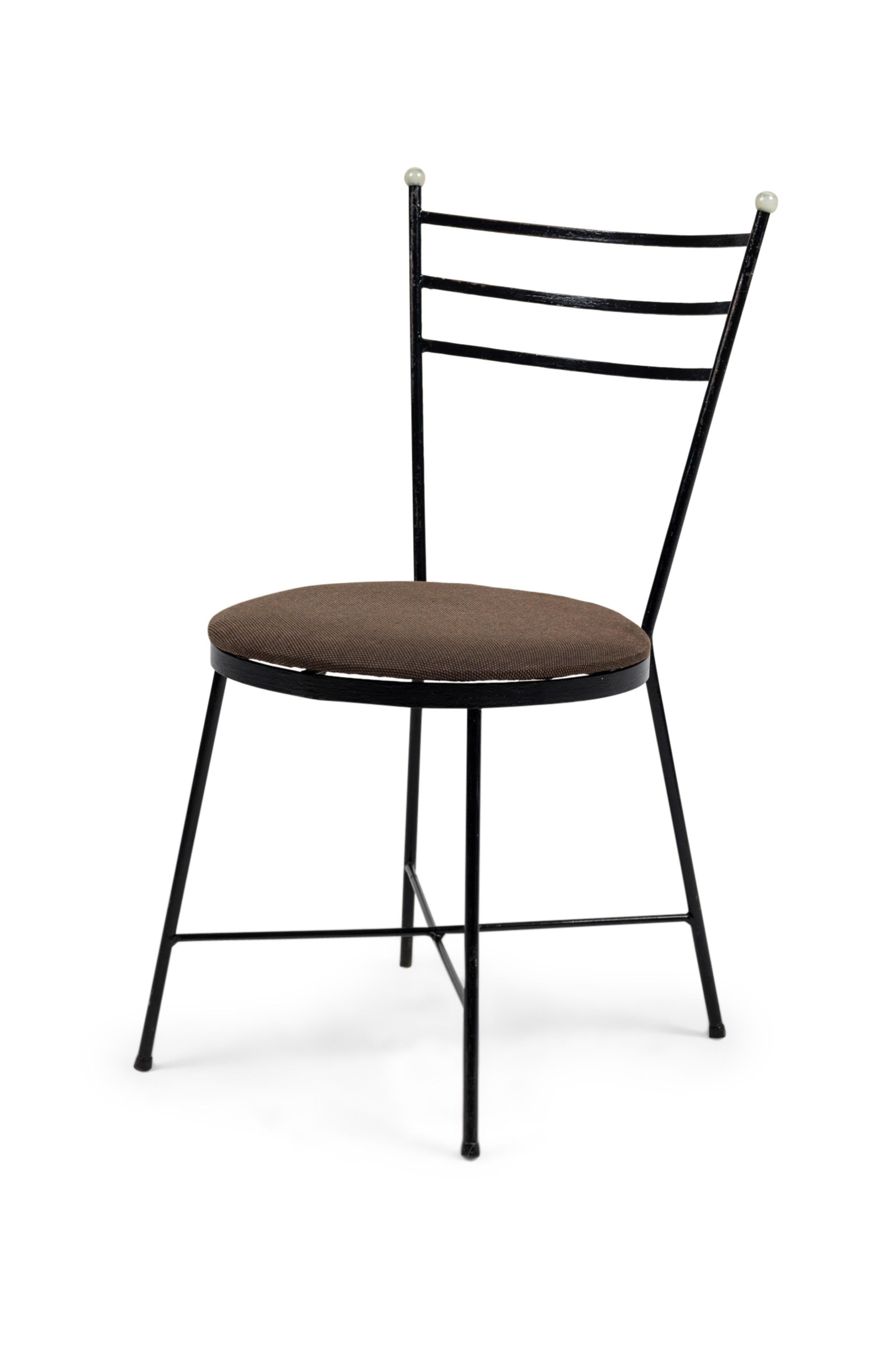 Set of 4 American Mid Century Atomic Age Style Cast Iron Chairs (Gegossen) im Angebot