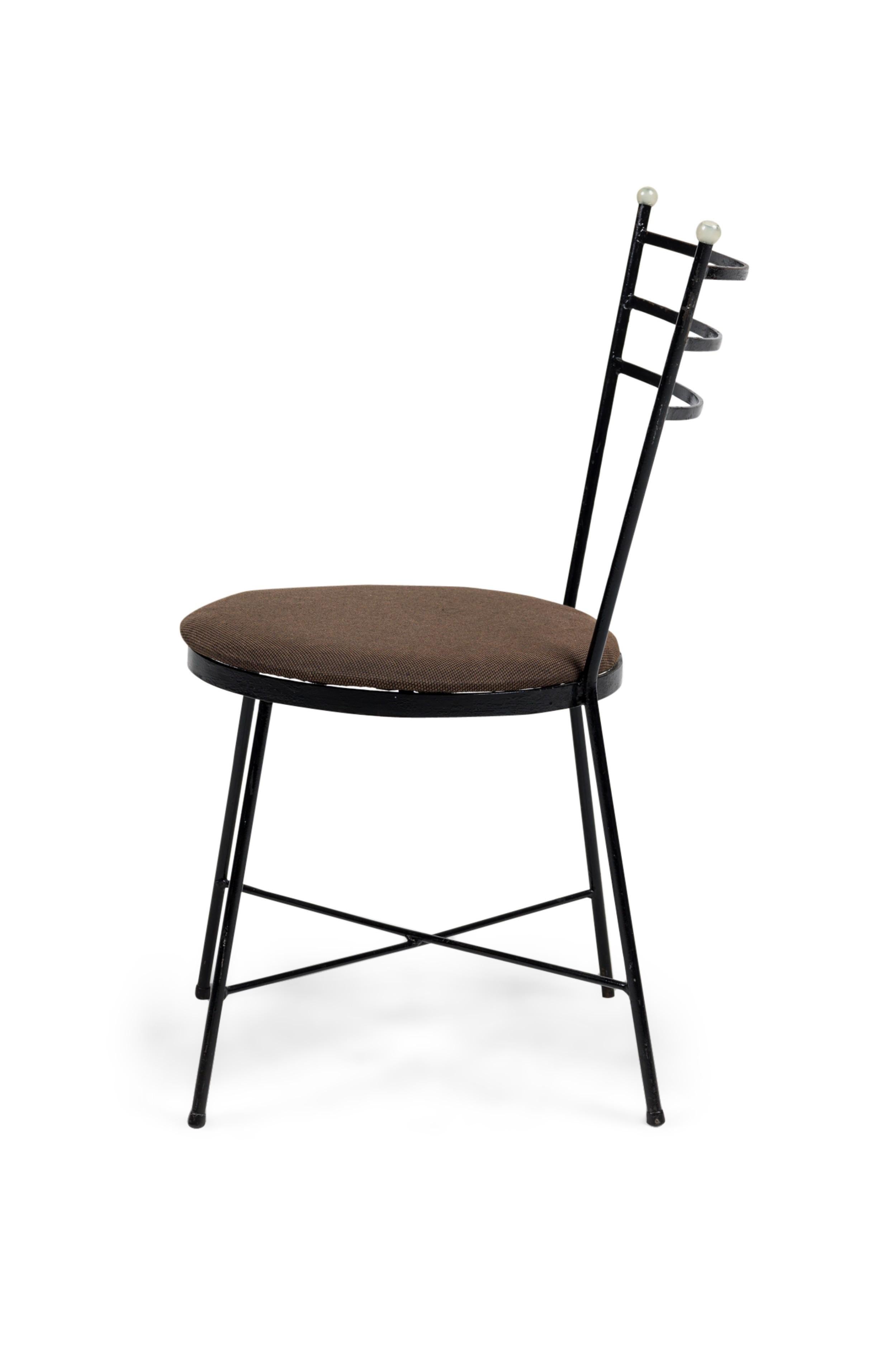 Set of 4 American Mid Century Atomic Age Style Cast Iron Chairs im Zustand „Gut“ im Angebot in Queens, NY