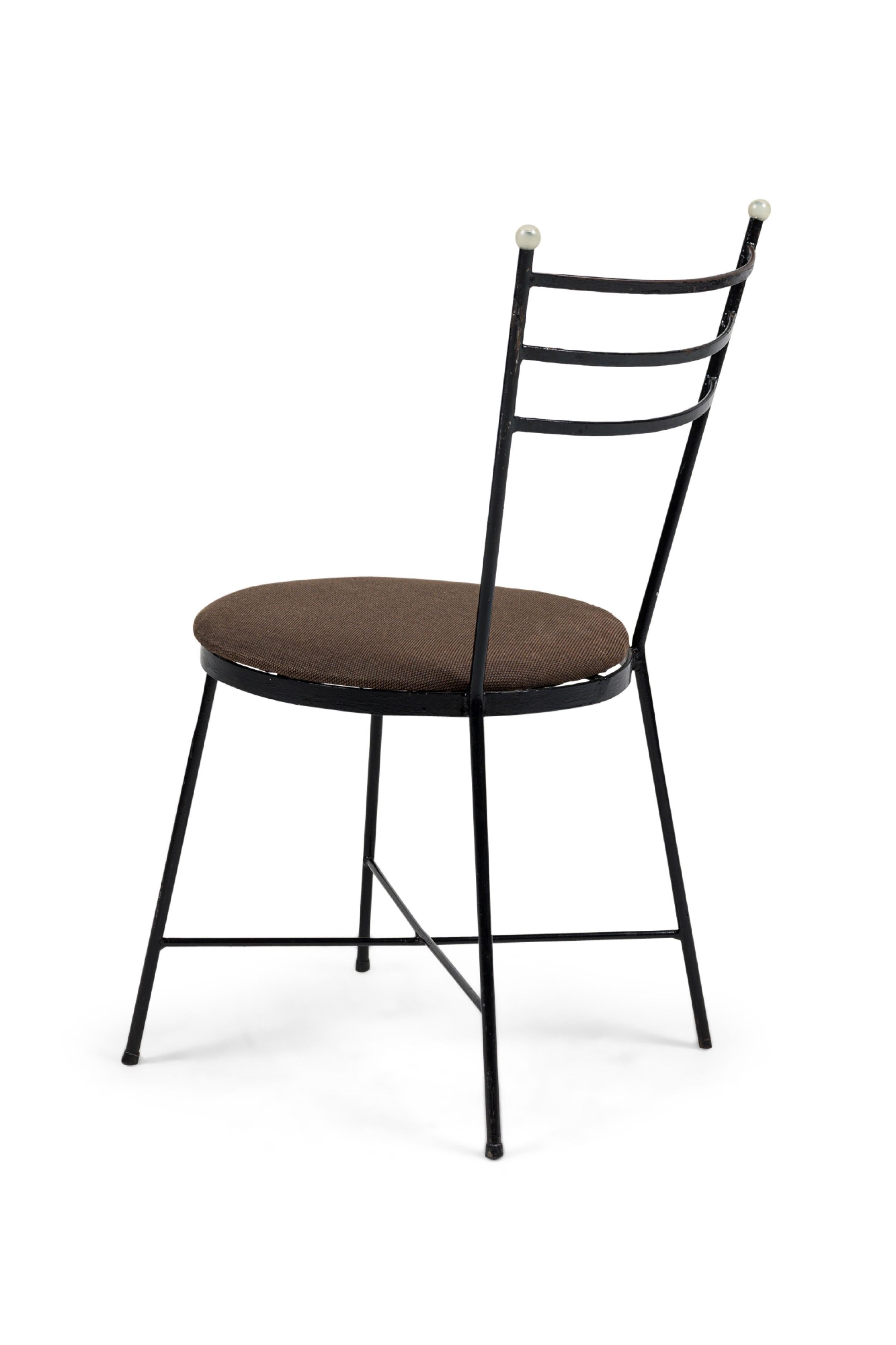 Set of 4 American Mid Century Atomic Age Style Cast Iron Chairs (20. Jahrhundert) im Angebot