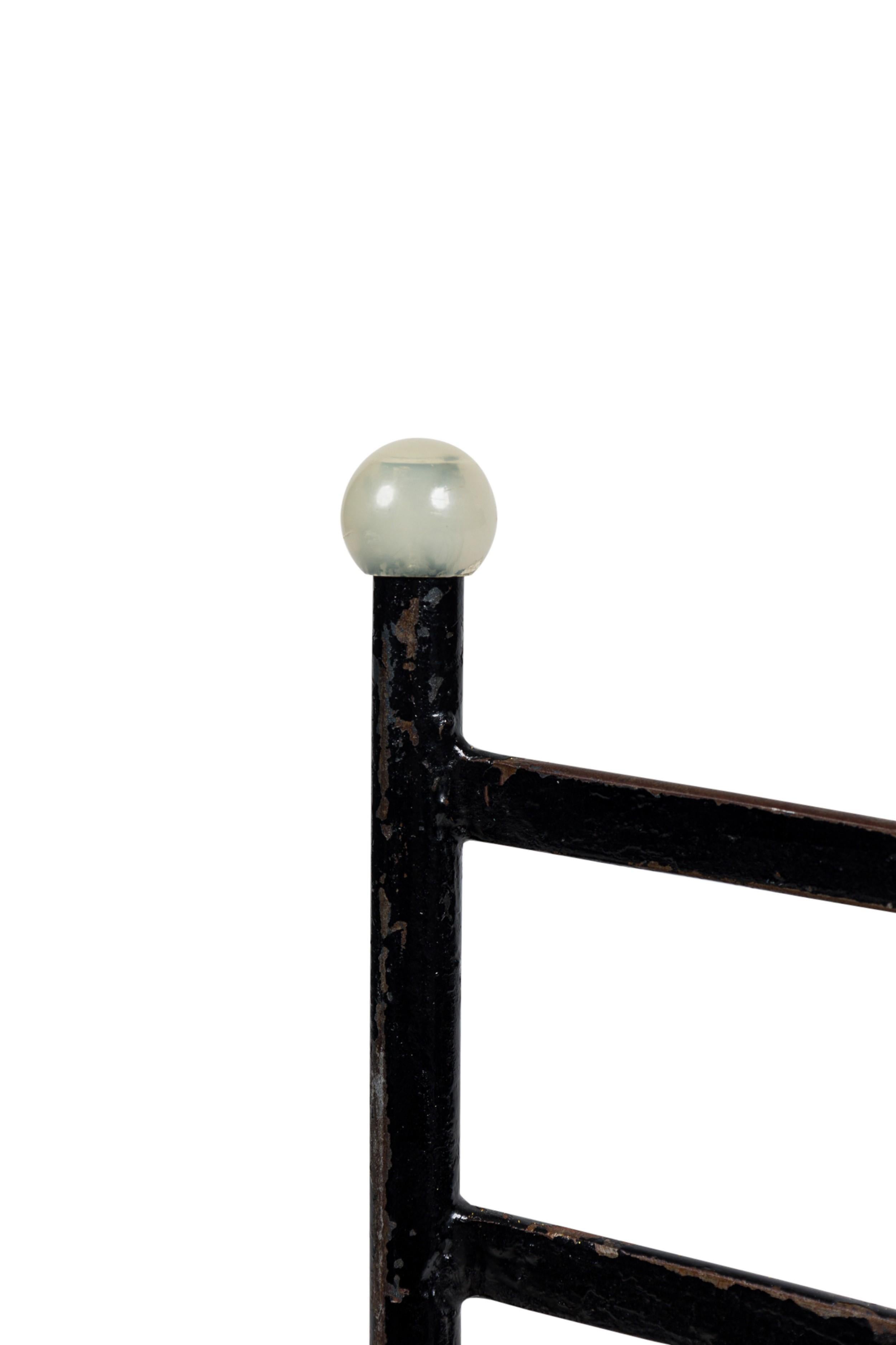 Set of 4 American Mid Century Atomic Age Style Cast Iron Chairs im Angebot 1