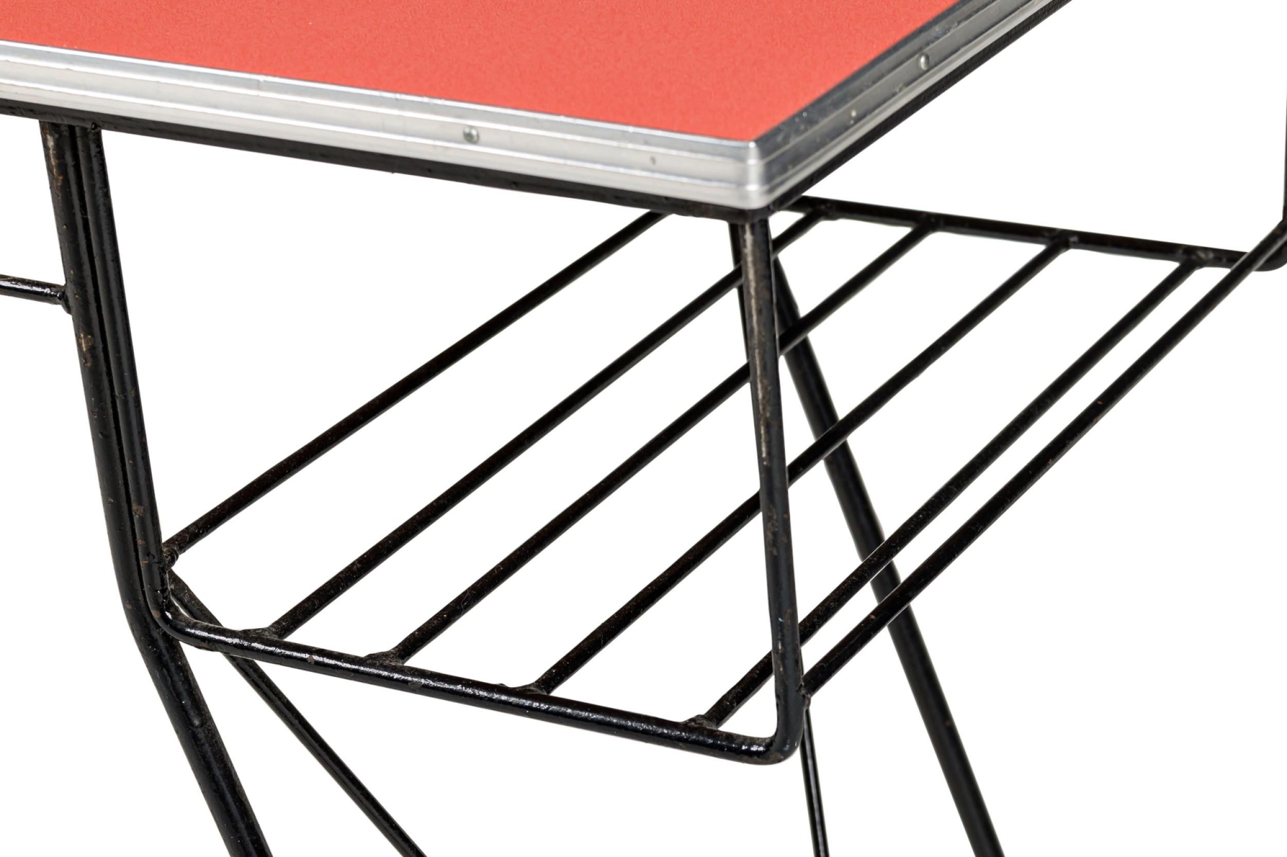 Set di 4 scrivanie in ghisa e rosa della metà del secolo scorso (1950 circa) in vendita 4