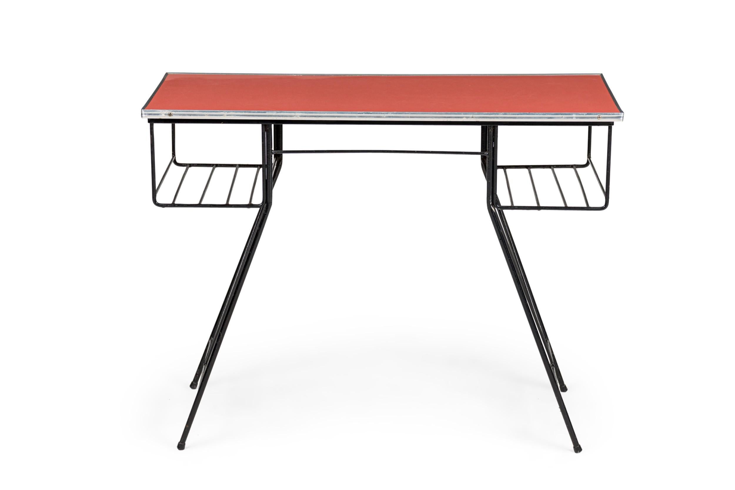 Mid-Century moderno Set di 4 scrivanie in ghisa e rosa della metà del secolo scorso (1950 circa) in vendita