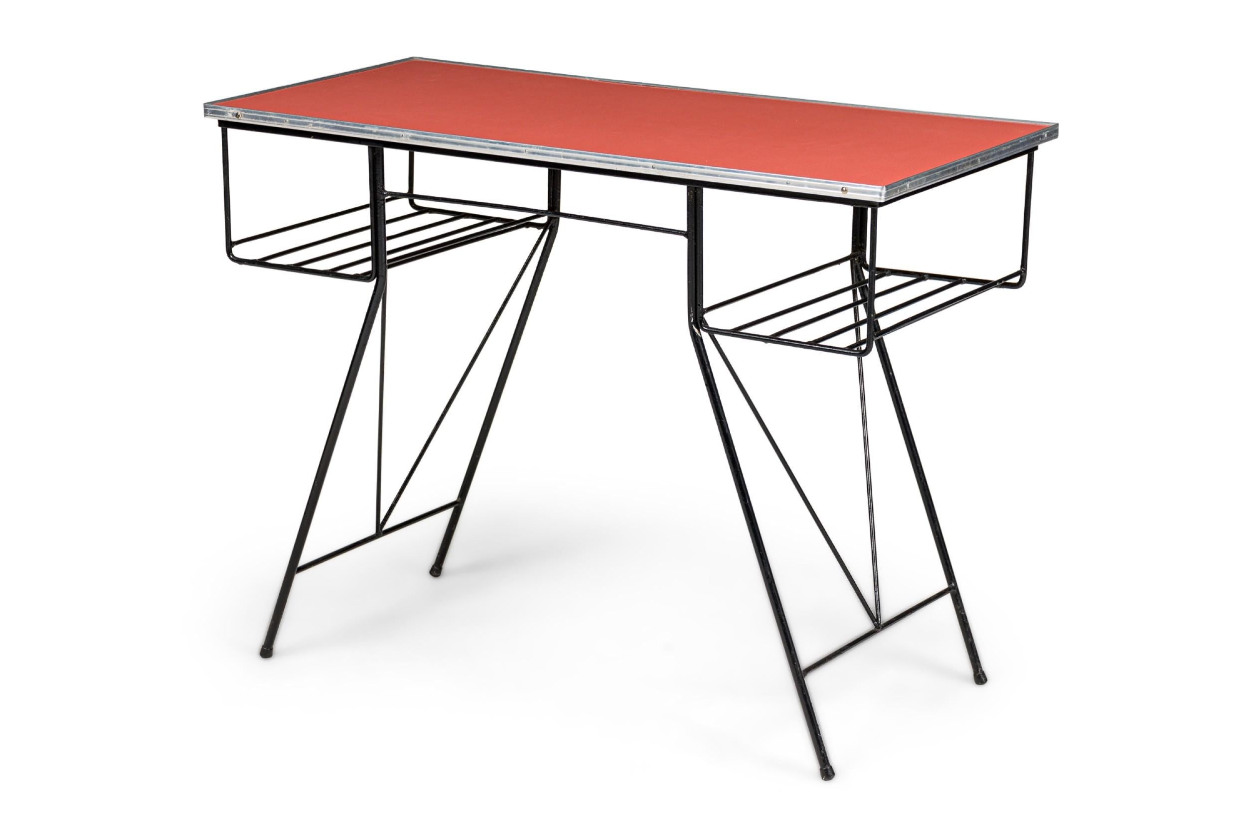 Americano Set di 4 scrivanie in ghisa e rosa della metà del secolo scorso (1950 circa) in vendita