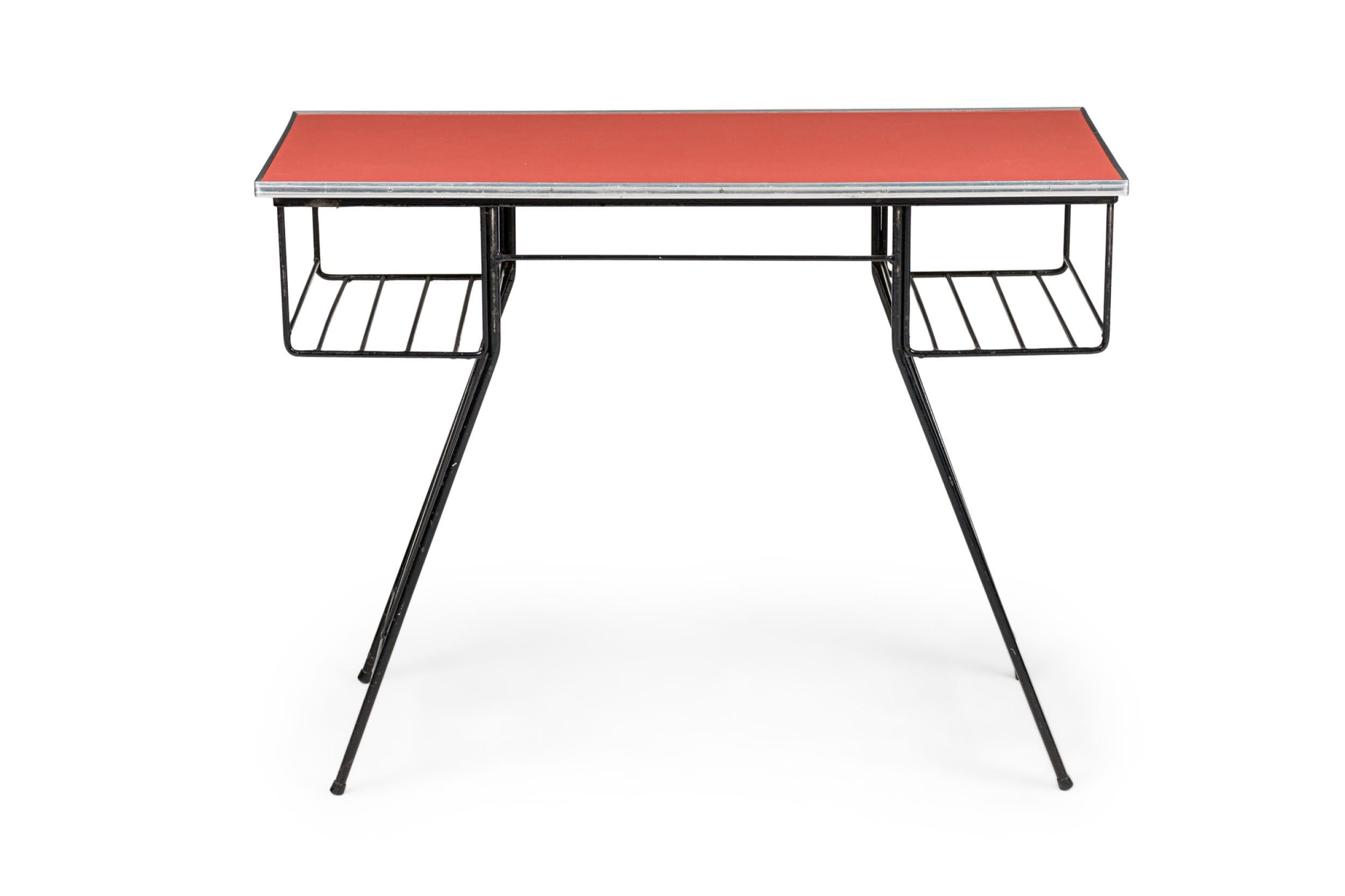 XX secolo Set di 4 scrivanie in ghisa e rosa della metà del secolo scorso (1950 circa) in vendita