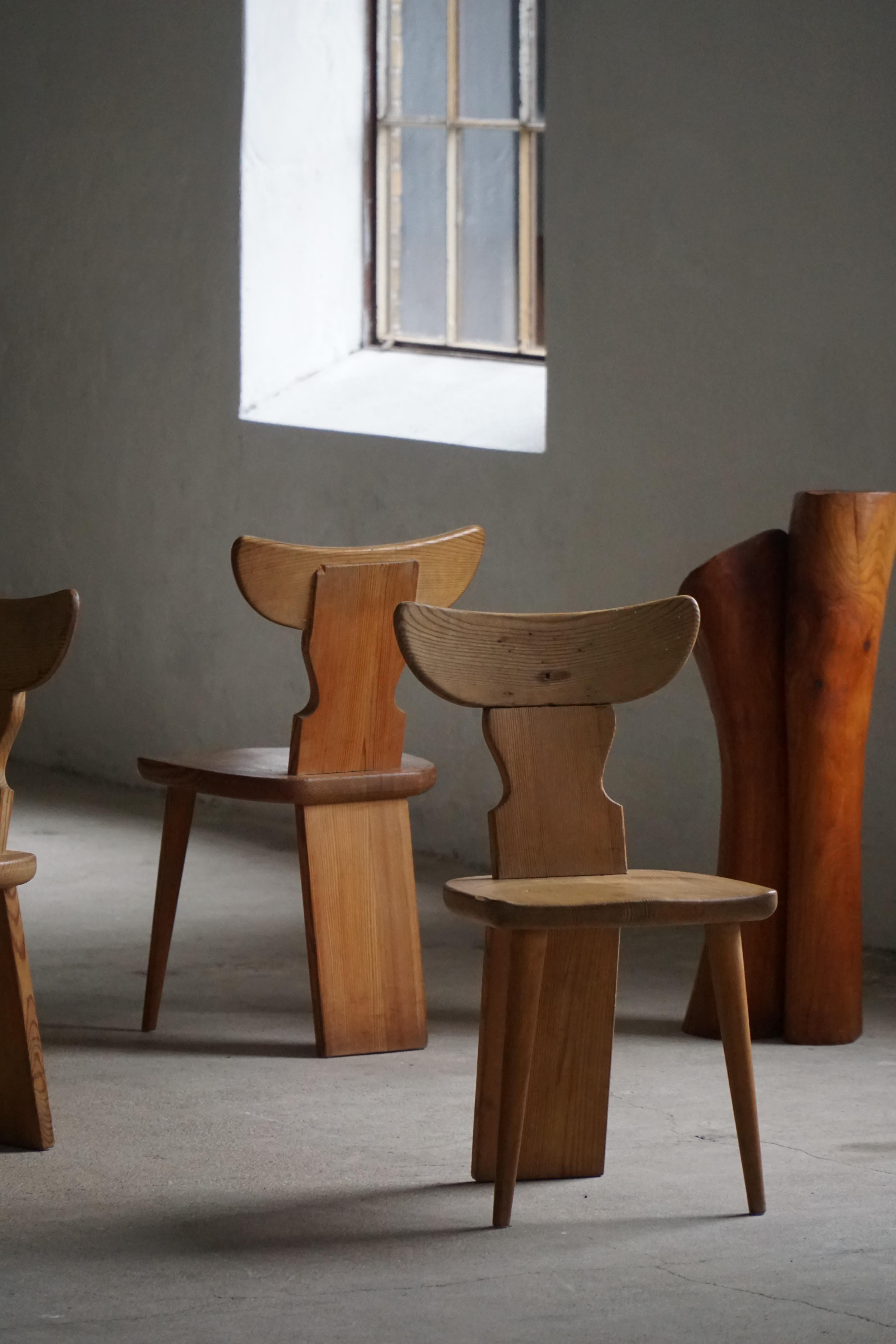 Scandinave moderne Ensemble de 4 chaises de salle à manger en pin 'Ängåsen' par Ferdinand Lundquist, Suède, années 1940 en vente