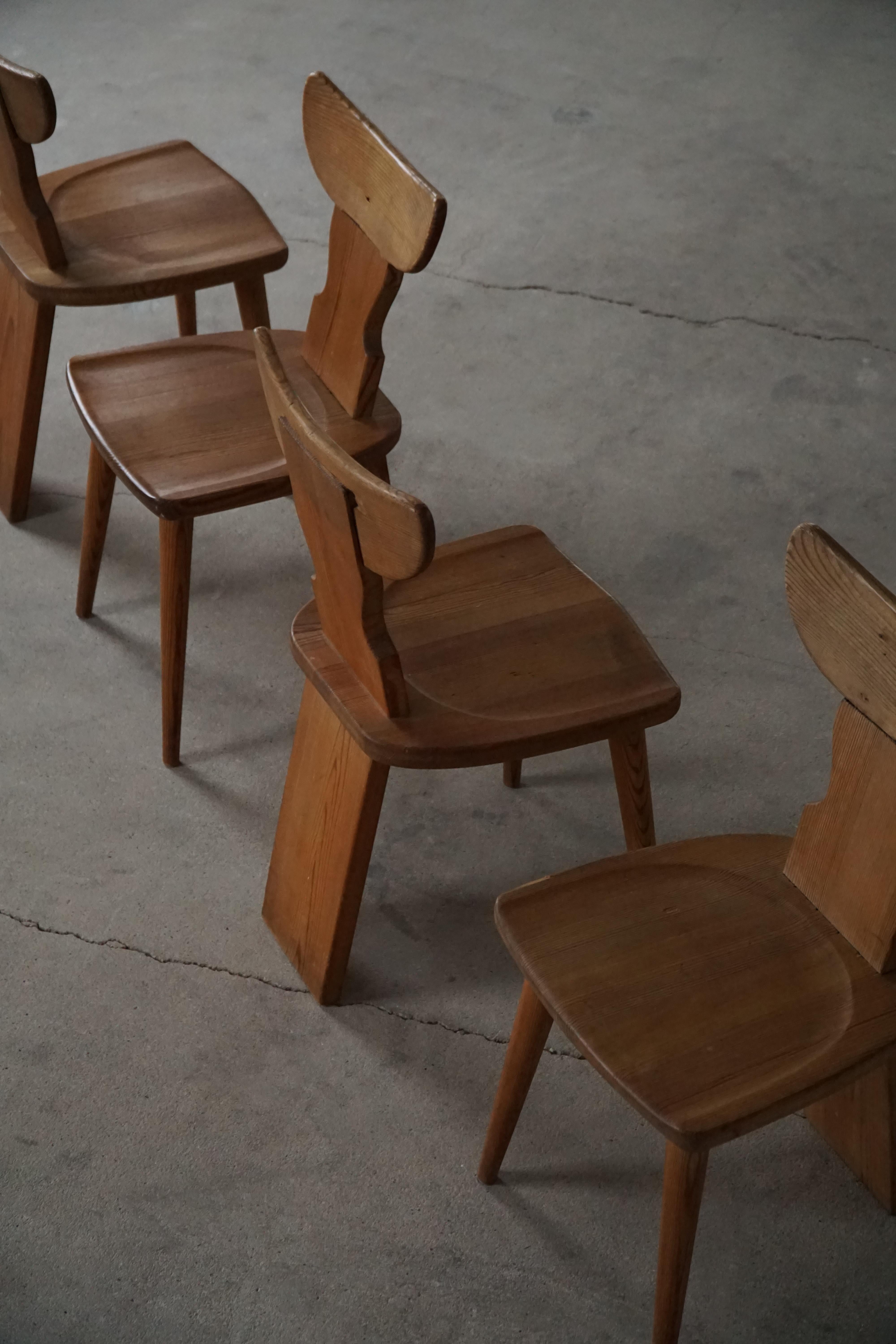 Suédois Ensemble de 4 chaises de salle à manger en pin 'Ängåsen' par Ferdinand Lundquist, Suède, années 1940 en vente