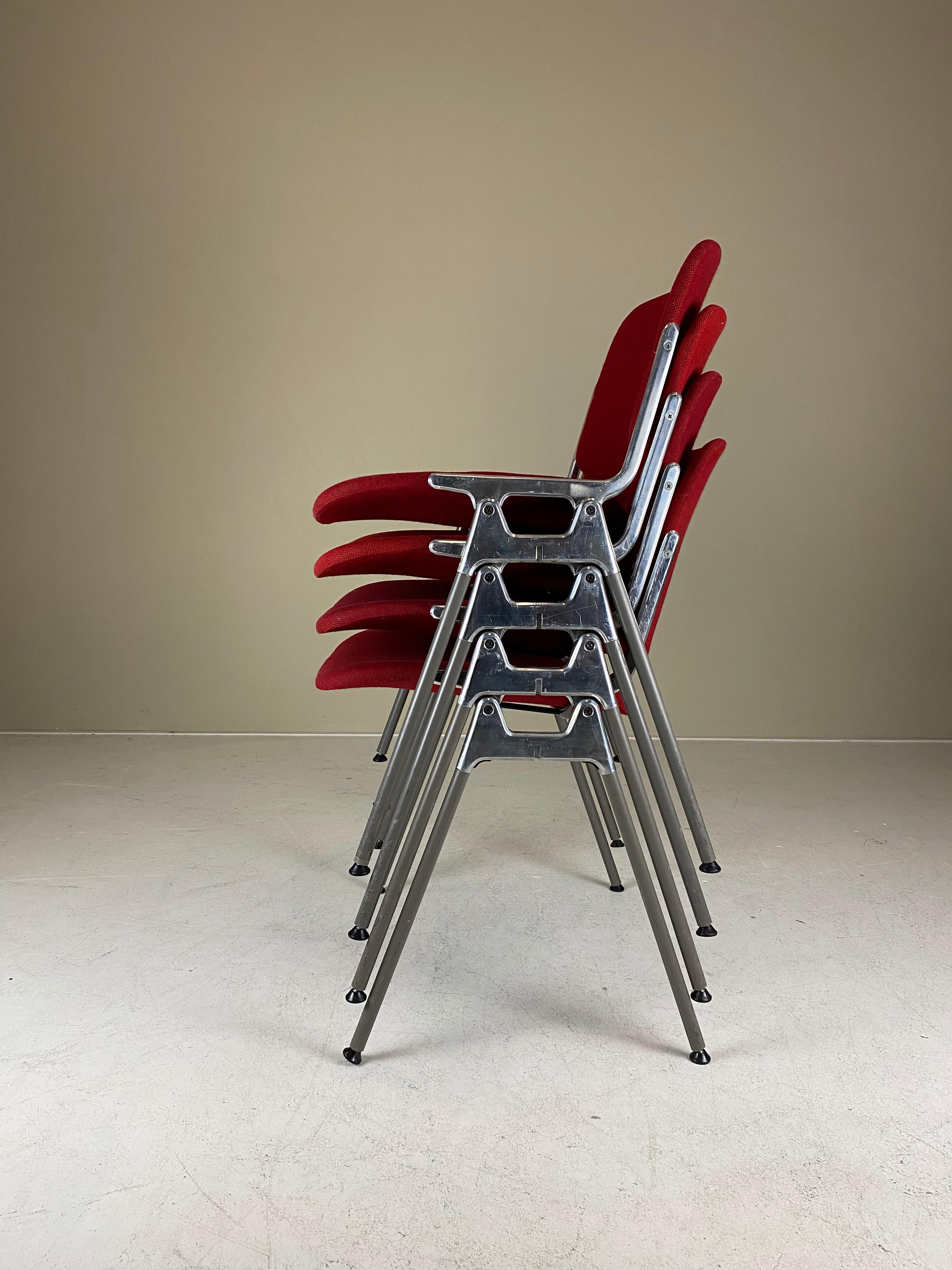 Ensemble de 4 chaises empilables Anonima Castelli DSC-106 de Giancarlo Piretti, années 1960 Bon état - En vente à CULEMBORG, GE