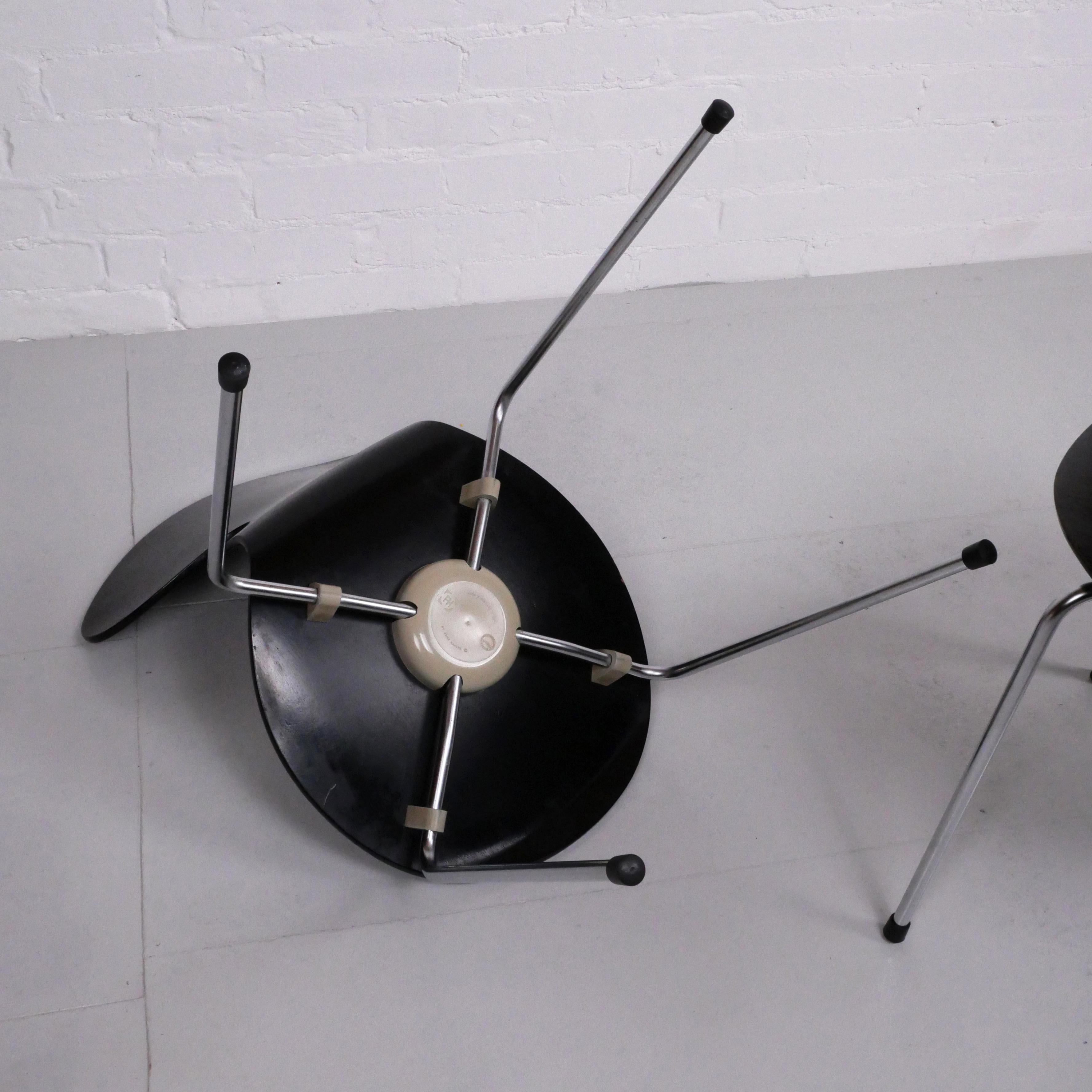 Ensemble de 4 chaises 'Ant' par Arne Jacobsen pour Fritz Hansen, 2 ensembles anciens disponibles. 8