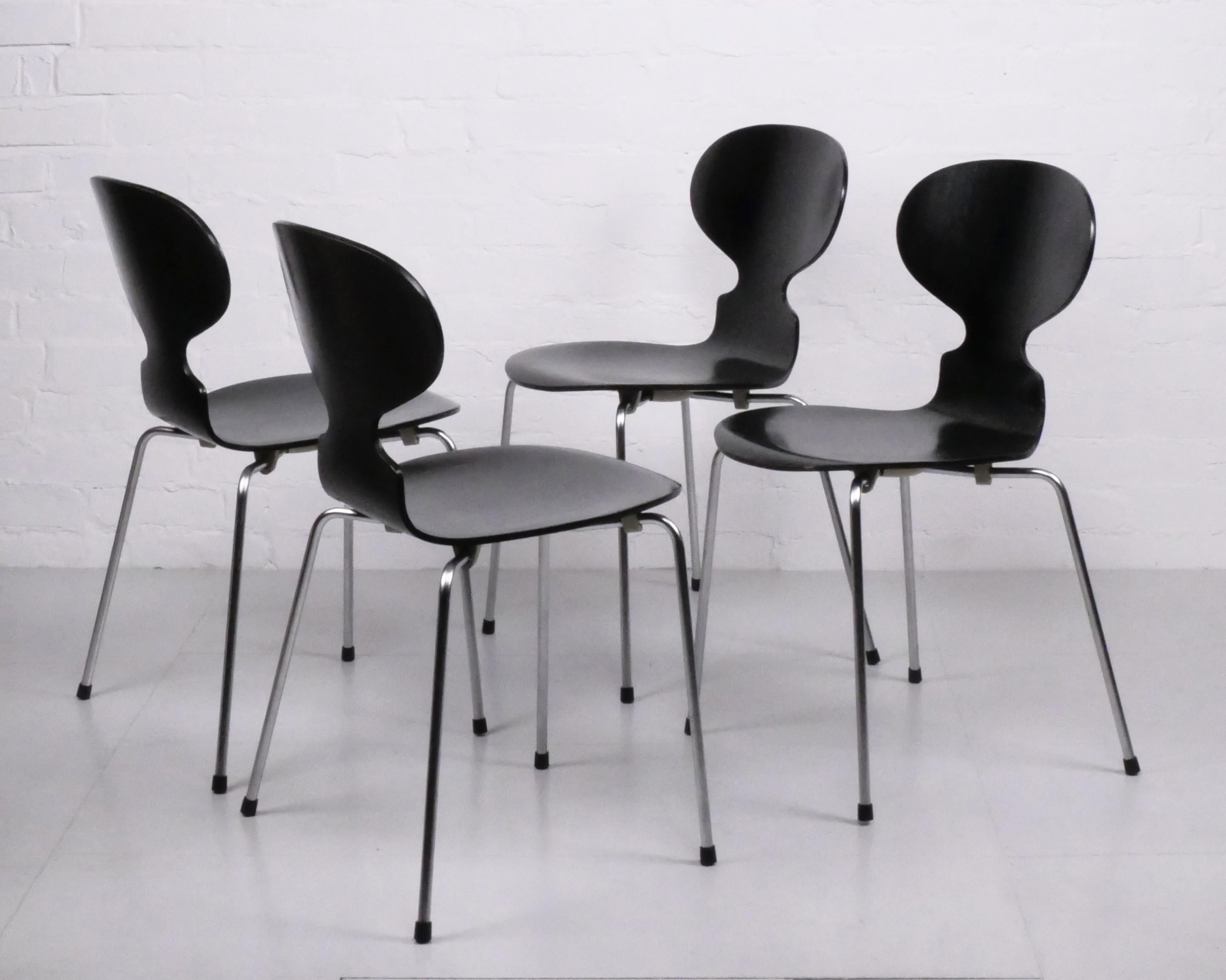 Mid-Century Modern Set of 4 ‘Ant’ Chairs by Arne Jacobsen for Fritz Hansen, 2 early sets available