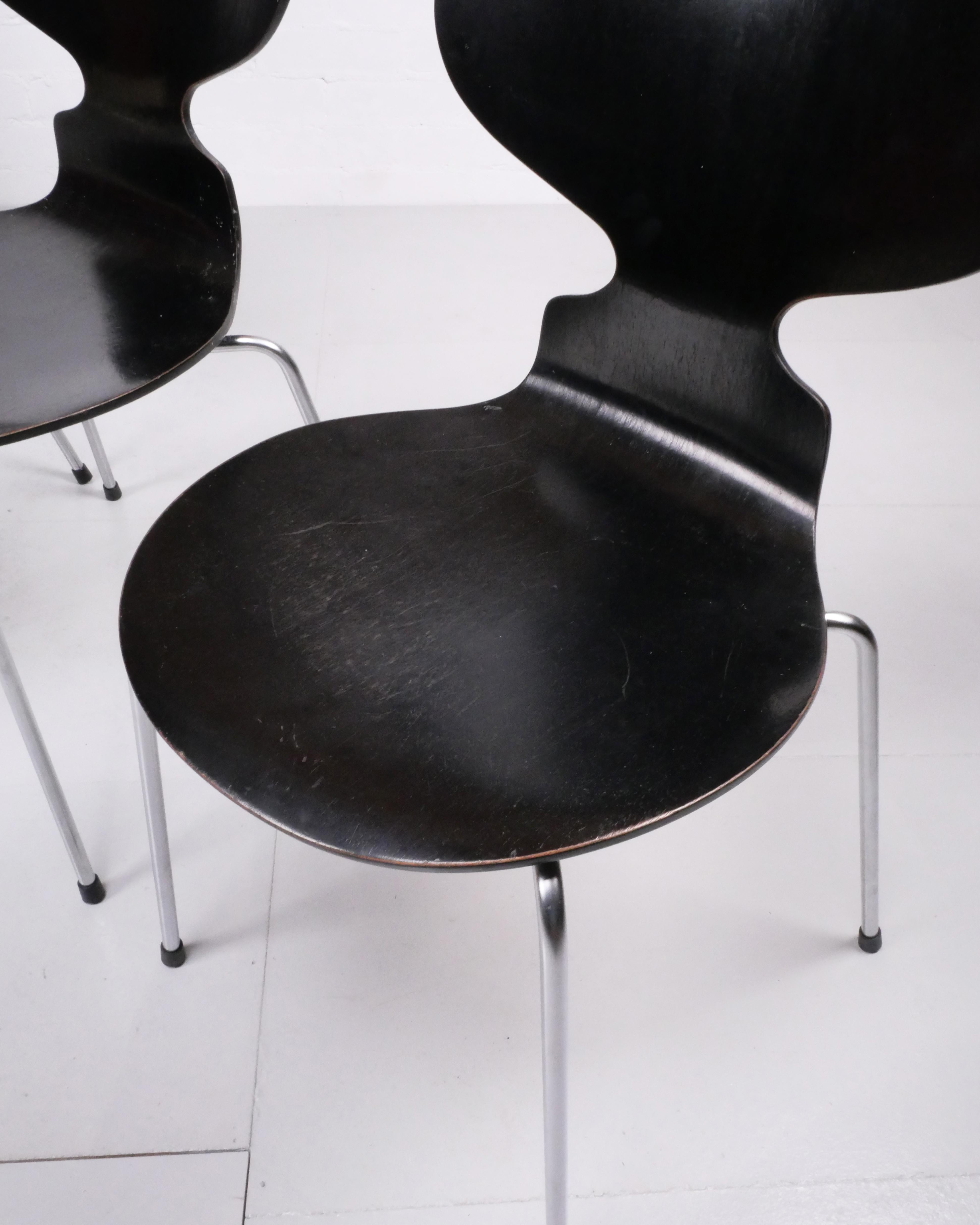 Mid-20th Century Set of 4 ‘Ant’ Chairs by Arne Jacobsen for Fritz Hansen, 2 early sets available