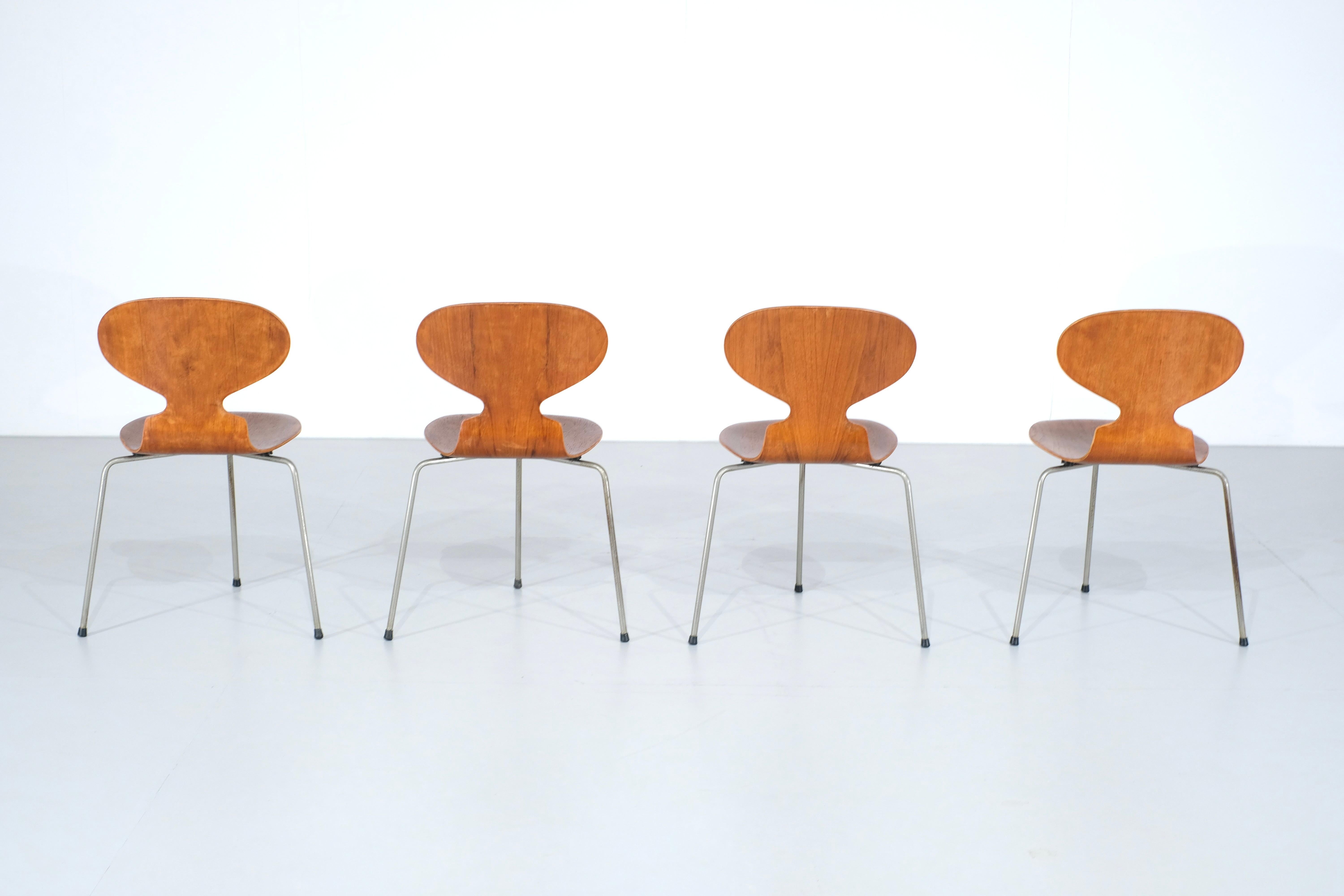 Scandinavo moderno set di 4 sedie Ant modello 3100 in teak di Arne Jacobsen o Fritz Hansen - anni '50 in vendita