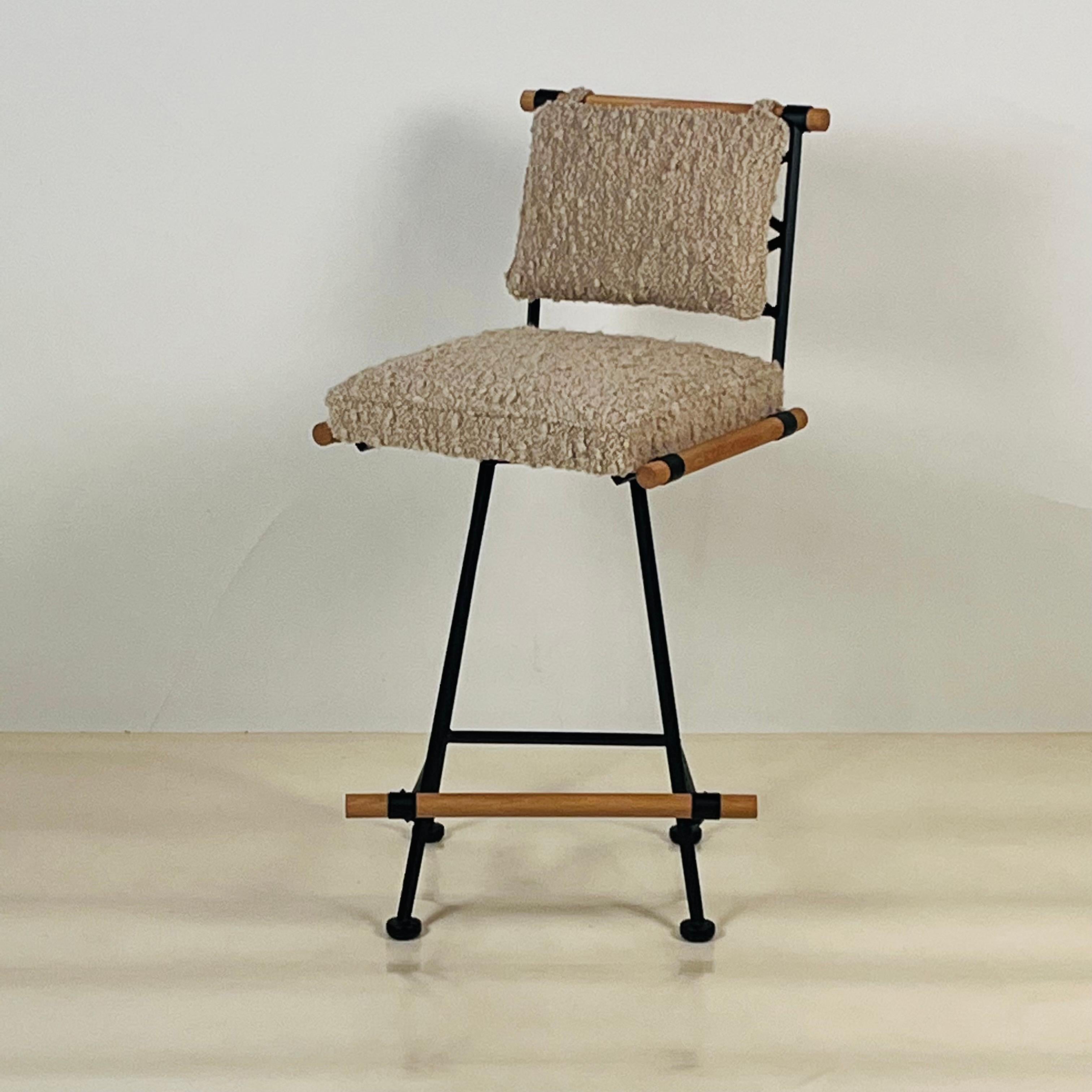 4 schwenkbare Thekenhocker 'Antibes' von Design Frères, in COM (Organische Moderne) im Angebot