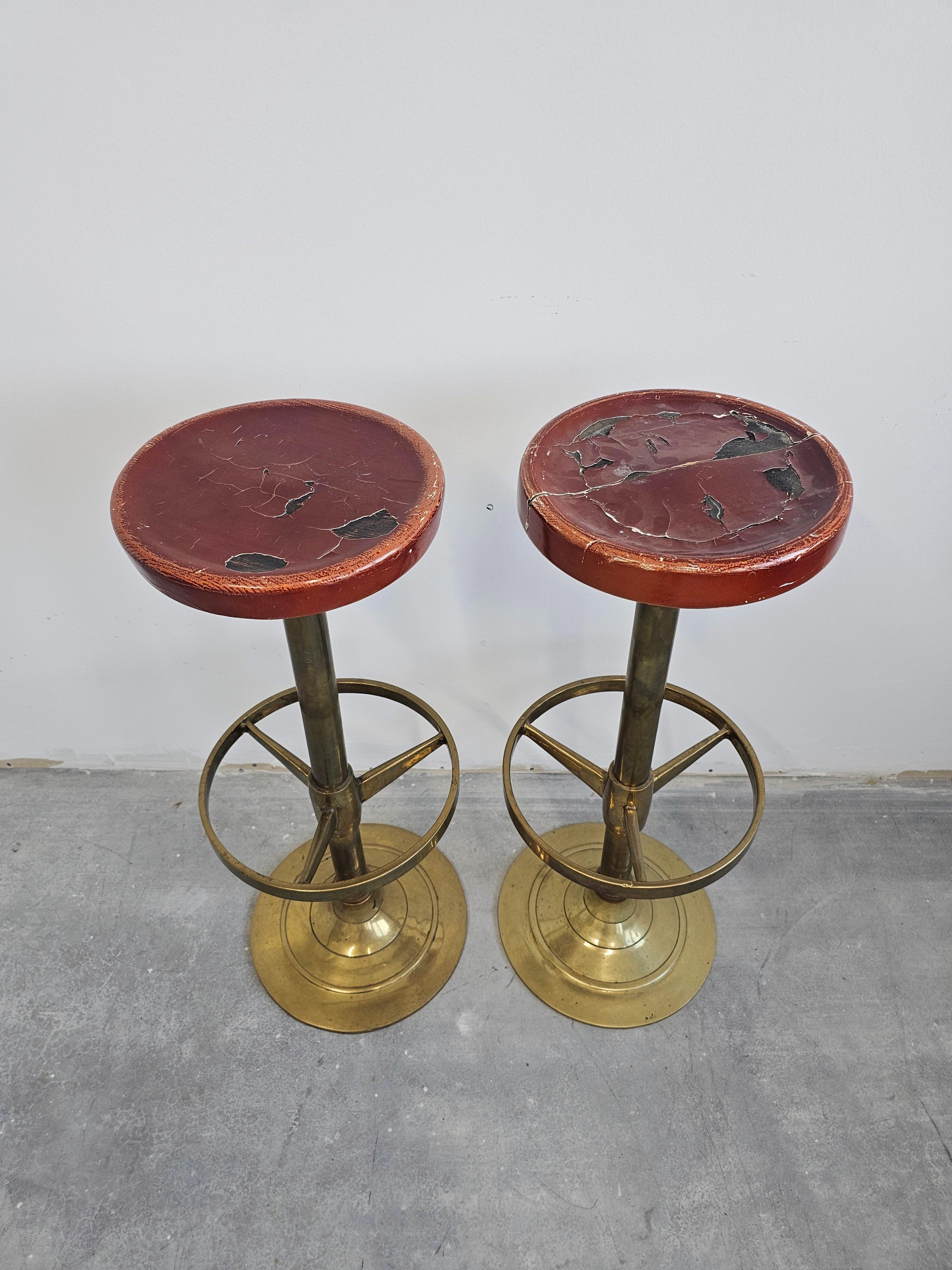 Laiton Ensemble de 4 tabourets de bar anciens en laiton massif épais, Autriche des années 1920 en vente