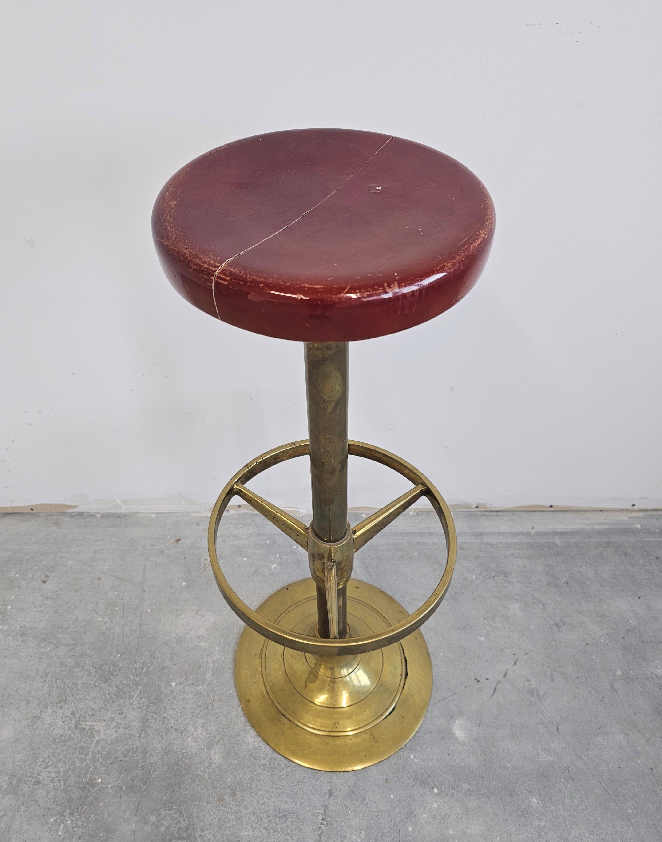 Ensemble de 4 tabourets de bar anciens en laiton massif épais, Autriche des années 1920 en vente 1