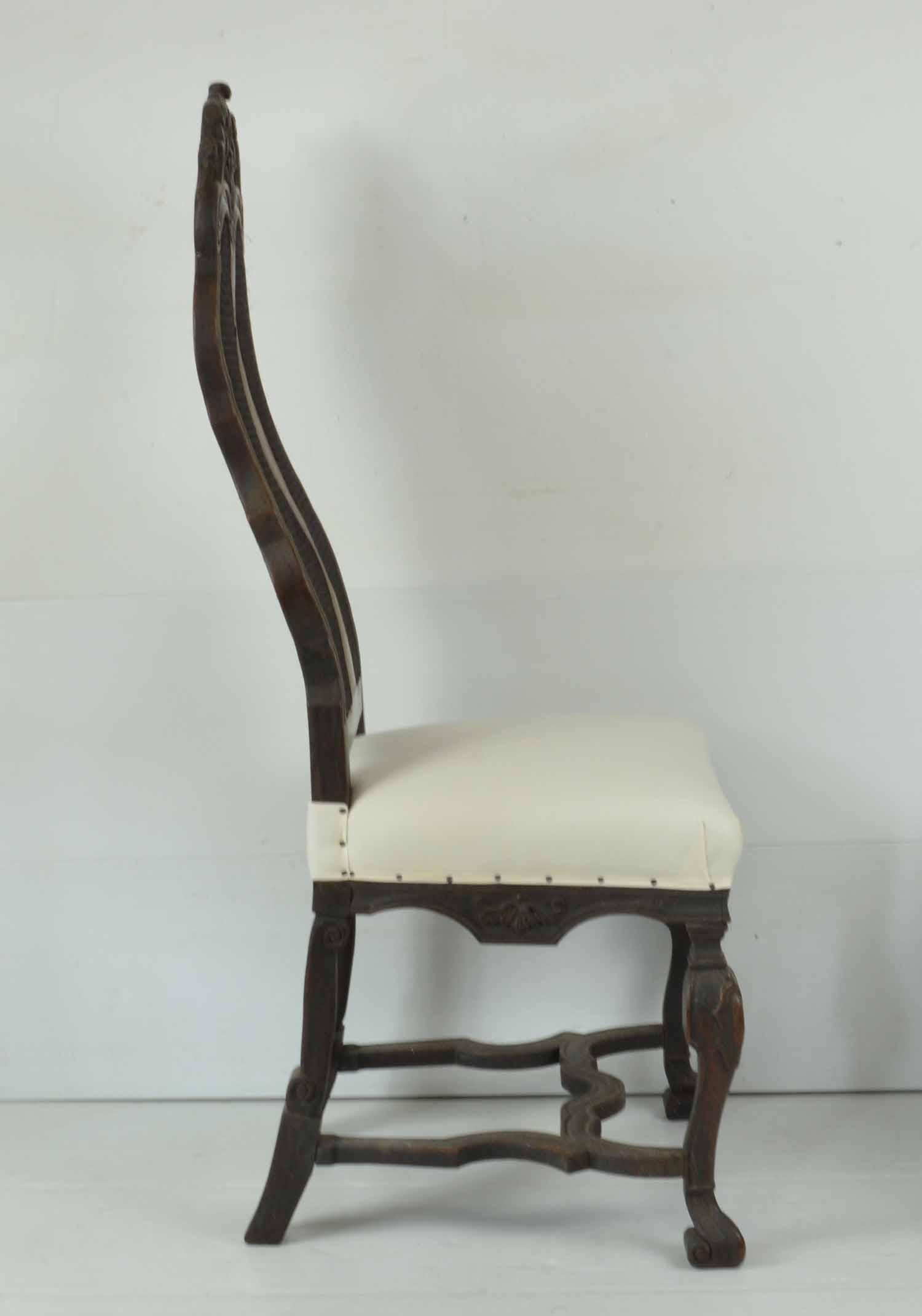  4 Antike Stühle im Barockstil aus geschnitztem Nussbaum und Bergère (Geschnitzt) im Angebot