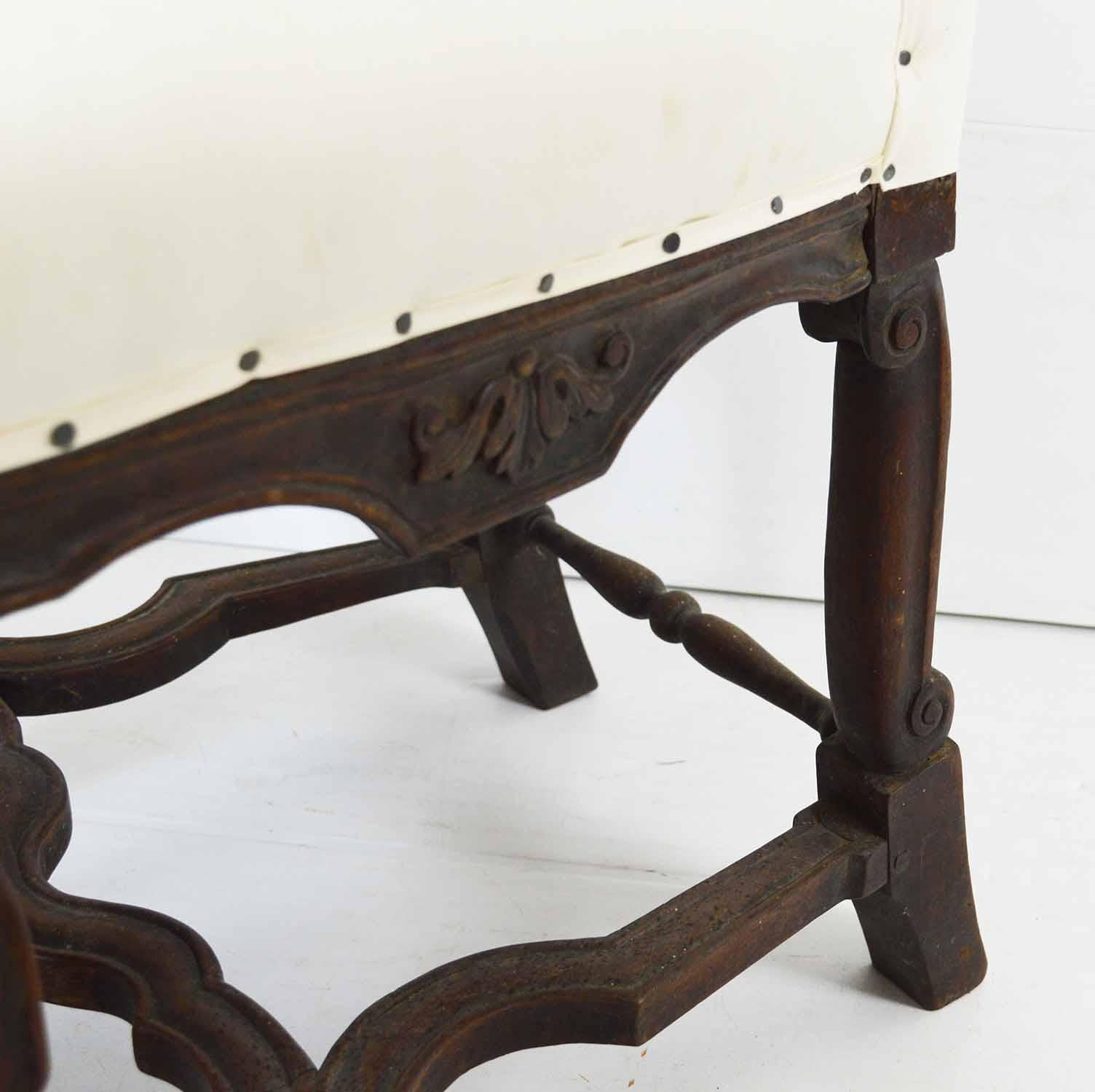  4 Antike Stühle im Barockstil aus geschnitztem Nussbaum und Bergère im Angebot 1