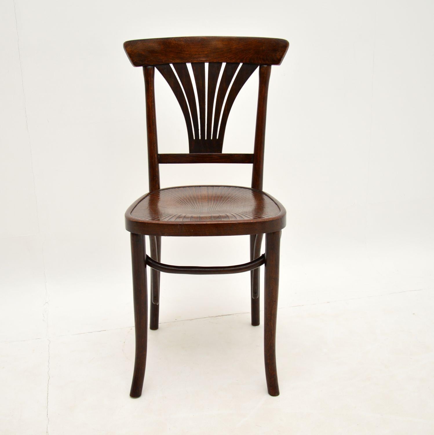 Set of 4 Antique Bentwood Cafe Dining Chairs In Good Condition In London, GB
