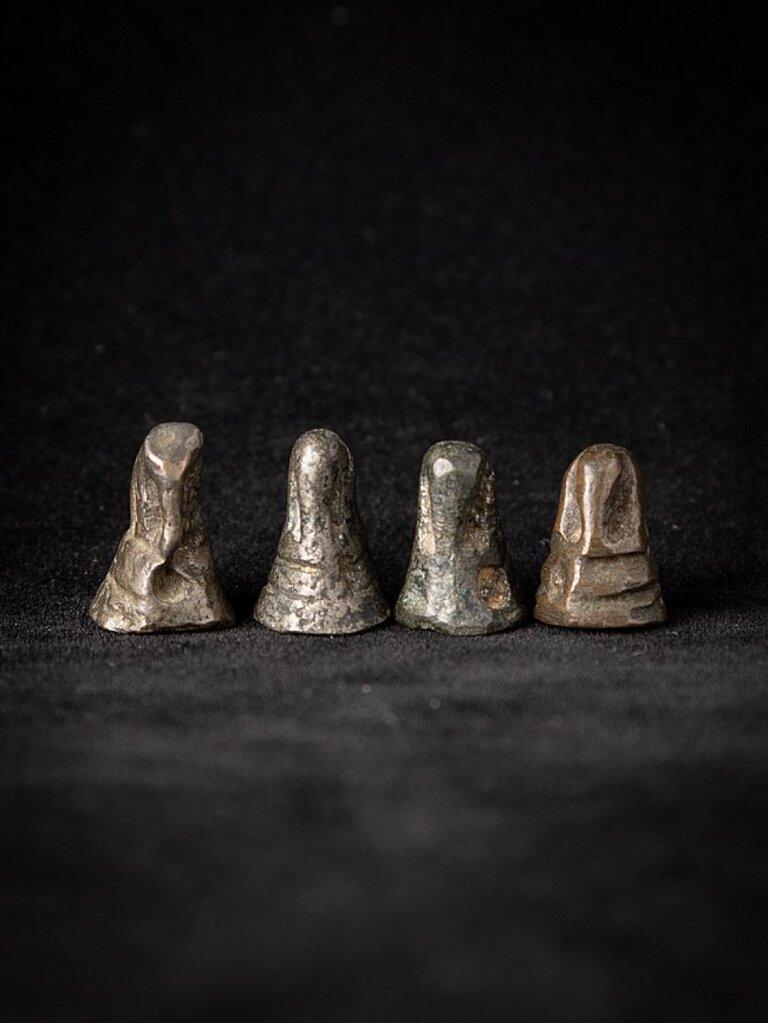 Set of 4 antique bronze Opium Weights from Burma  Original Buddhas In Good Condition For Sale In DEVENTER, NL