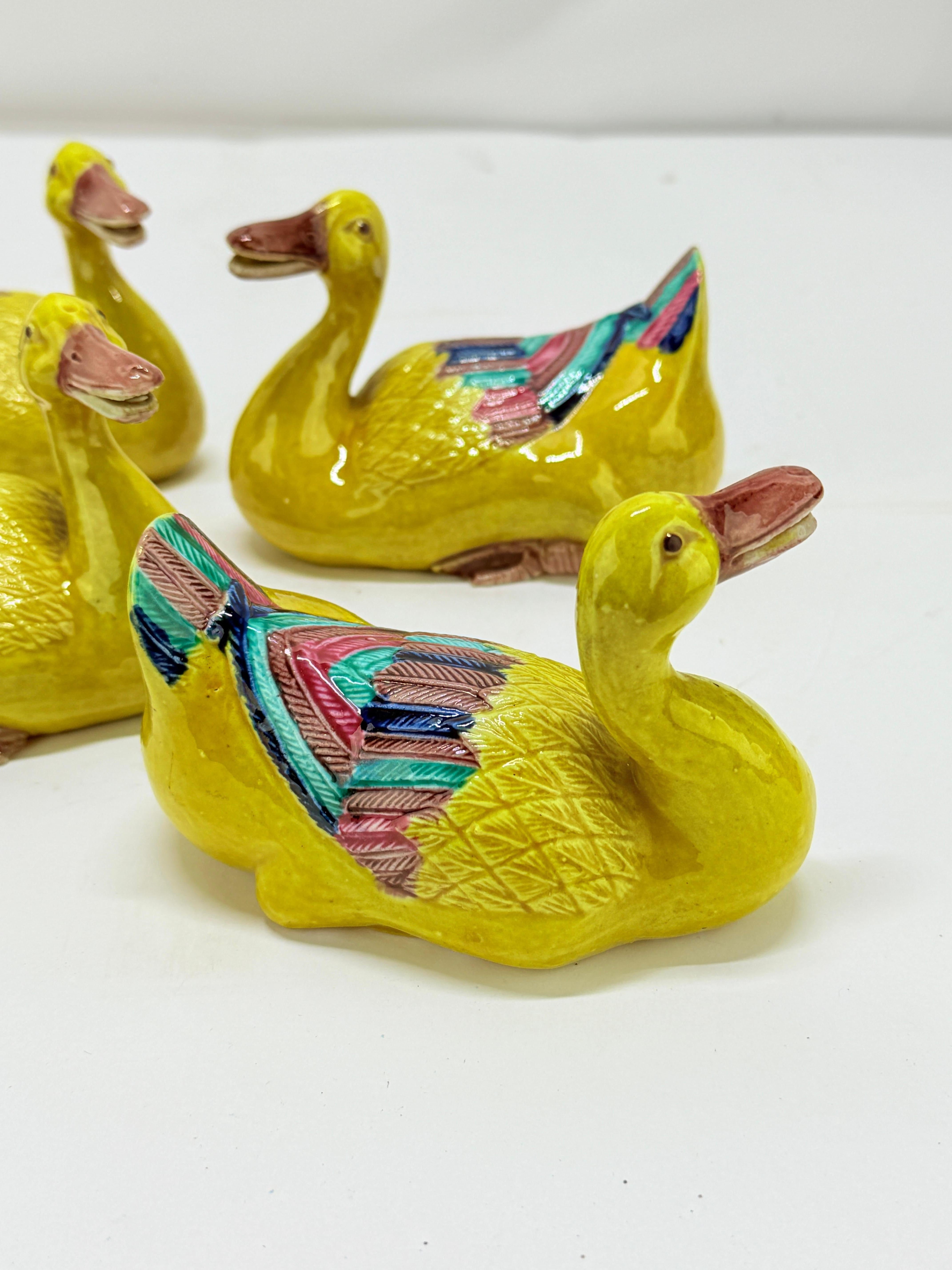 Juego de 4 Modelos Antiguos de Pato de Porcelana China de Exportación Famille Jaune en Bueno estado para la venta en Atlanta, GA