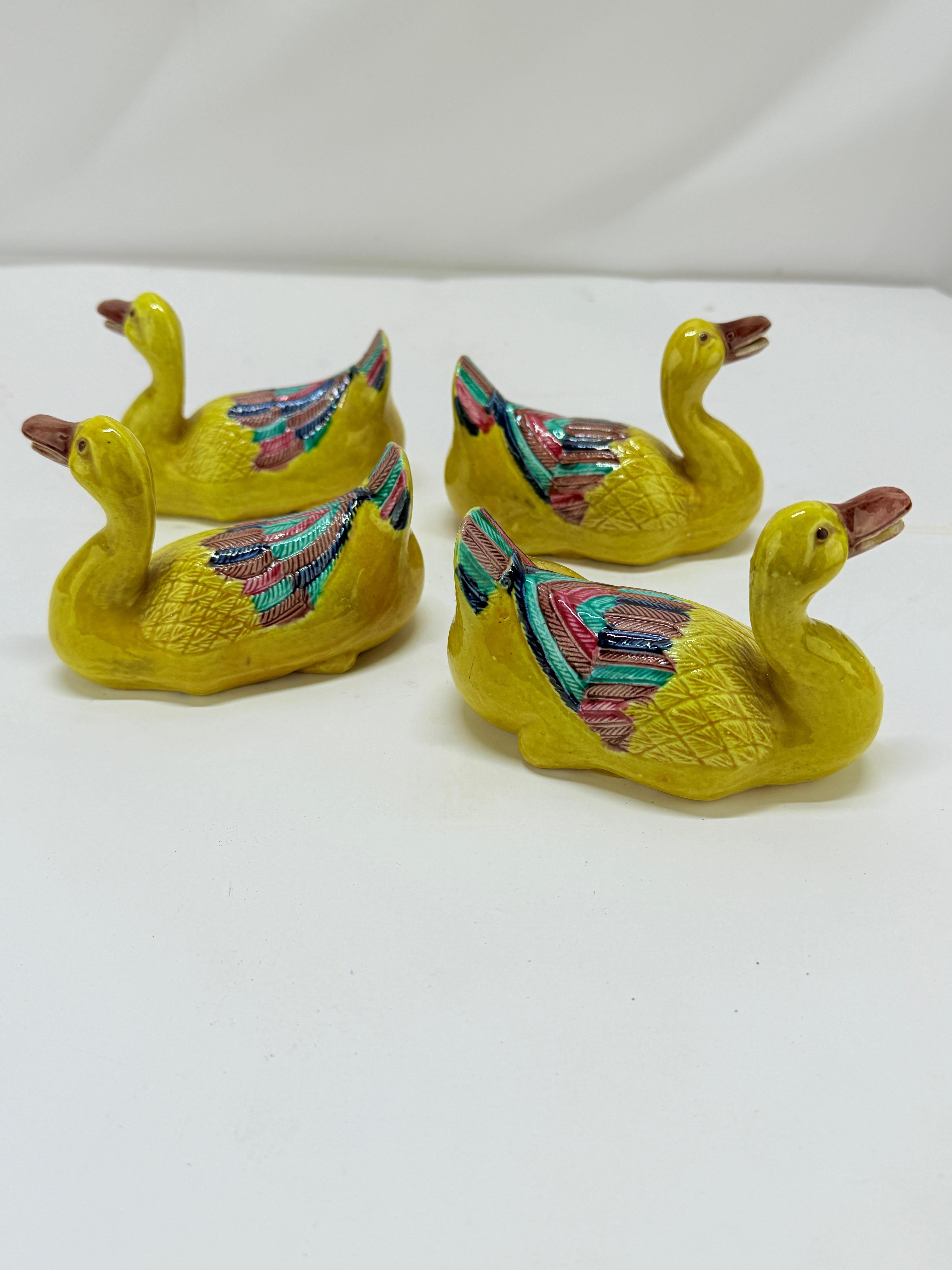 Juego de 4 Modelos Antiguos de Pato de Porcelana China de Exportación Famille Jaune en venta 2