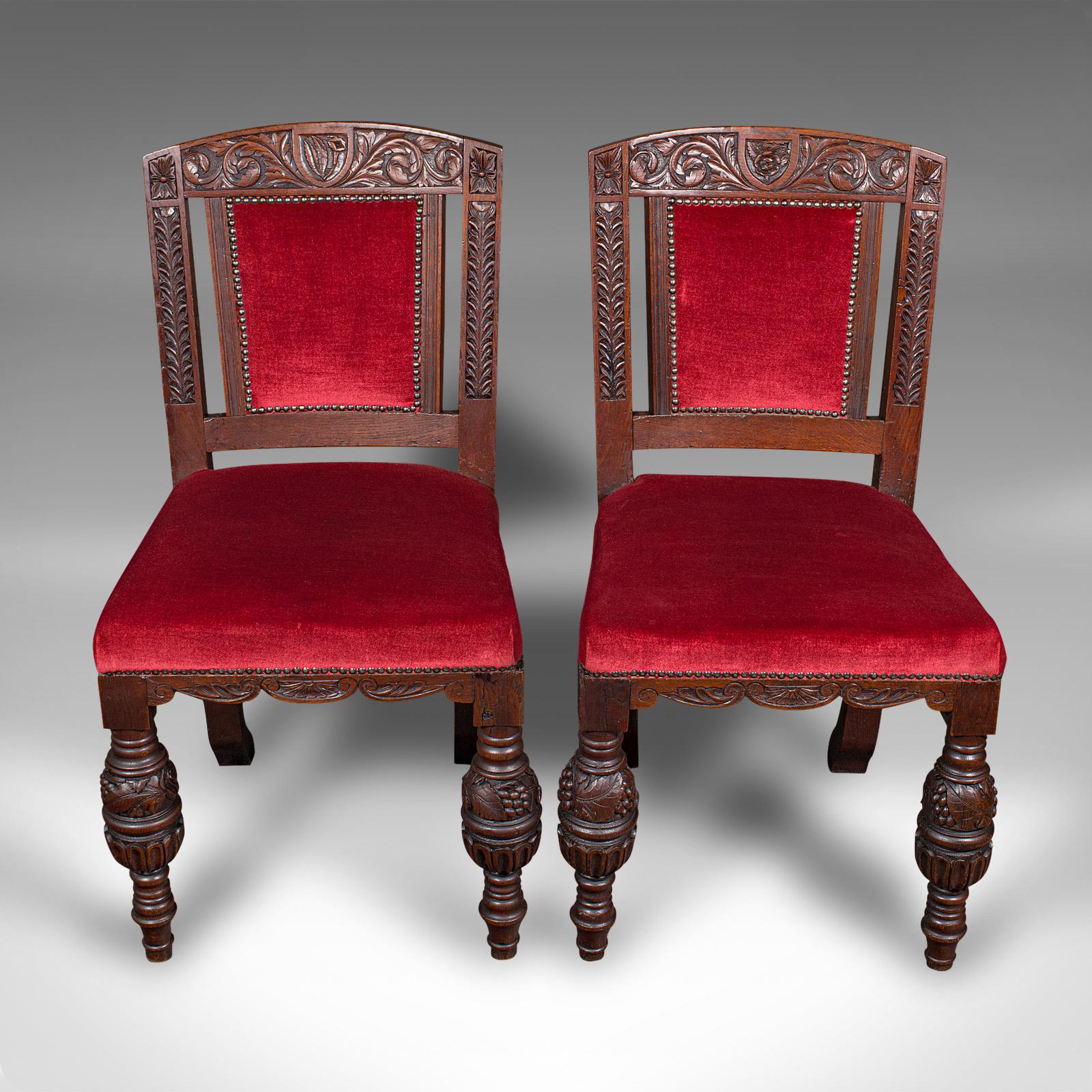 Tessile Set di 4 sedie da pranzo antiche, Scozia, Oak, Gothic Revival, Vittoriano, C.1880 in vendita