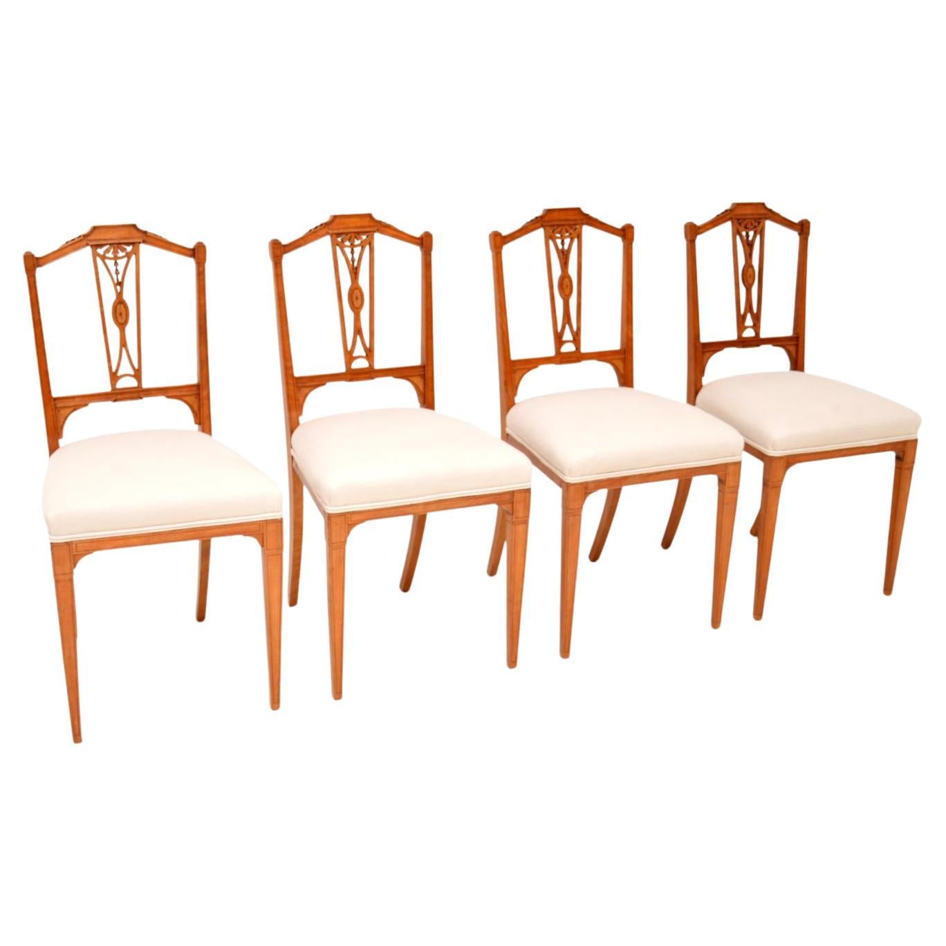 Ensemble de 4 chaises de salle à manger anciennes de l'époque édouardienne en bois satiné incrusté en vente