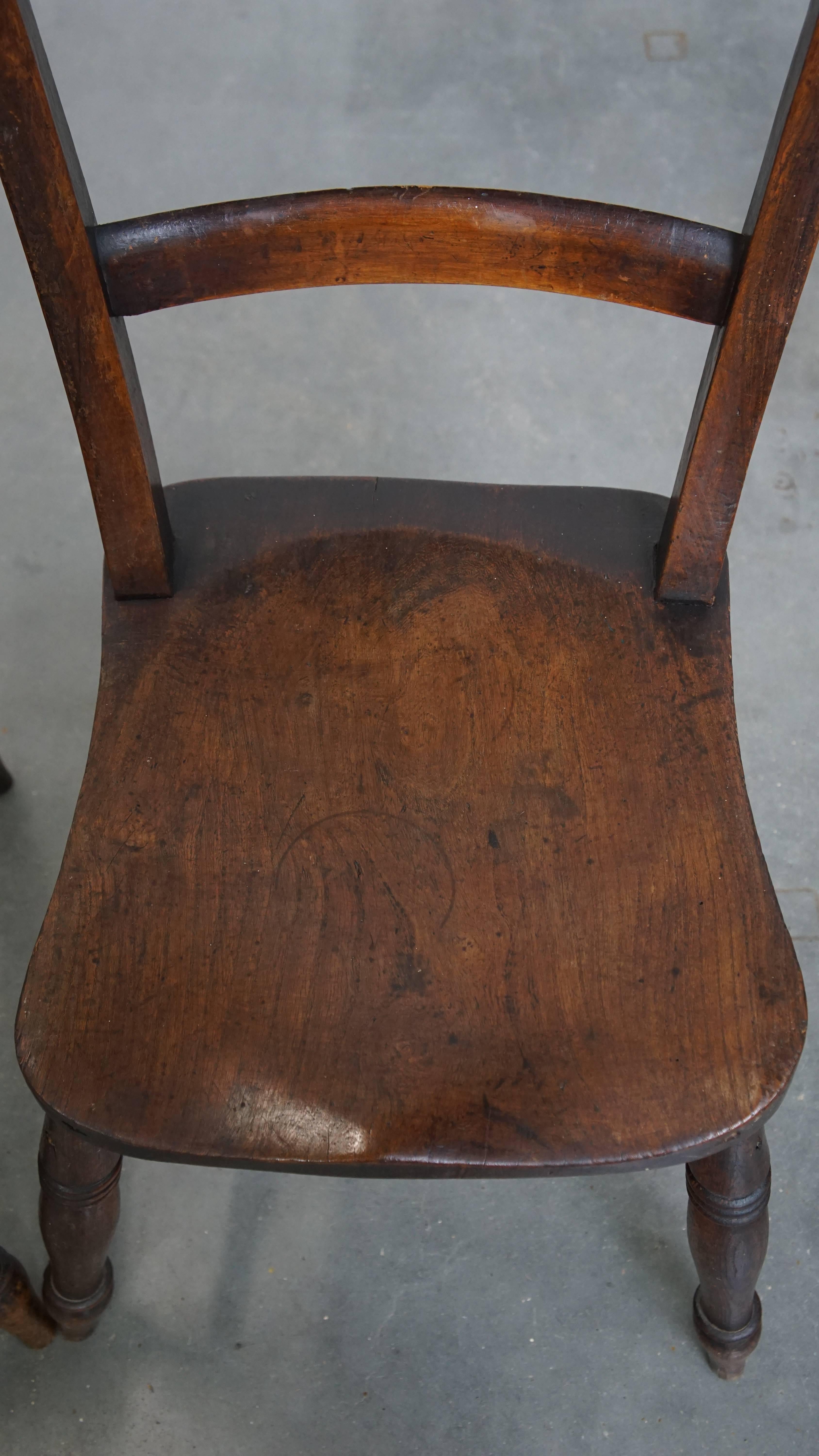 Bois Ensemble de 4 chaises de cuisine et de salle à manger Oxford anglaises anciennes en vente