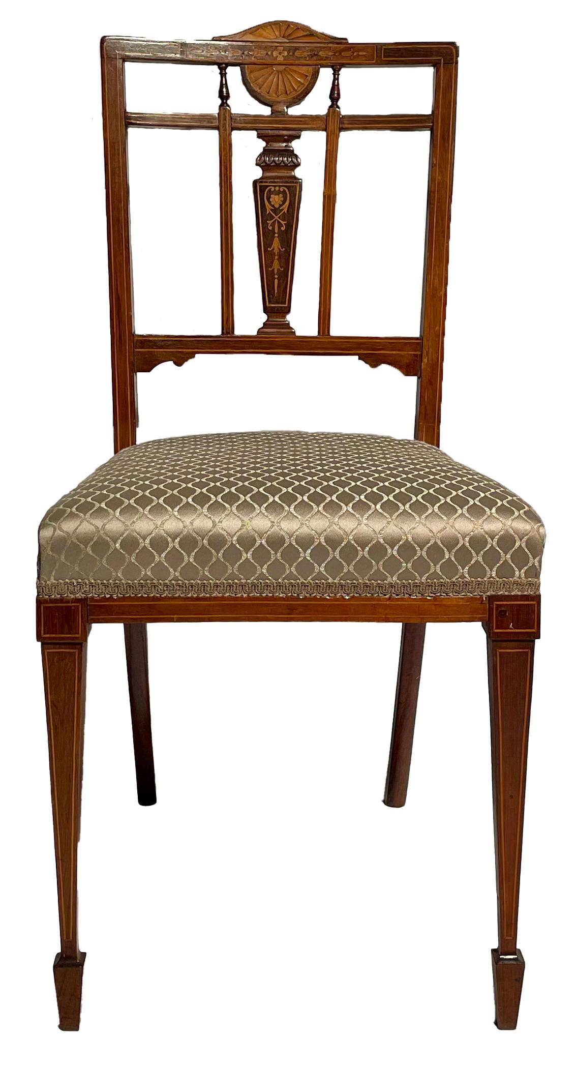 Set of 4 Antique English Rosewood Side Chairs, Circa 1880. In Good Condition For Sale In New Orleans, LA