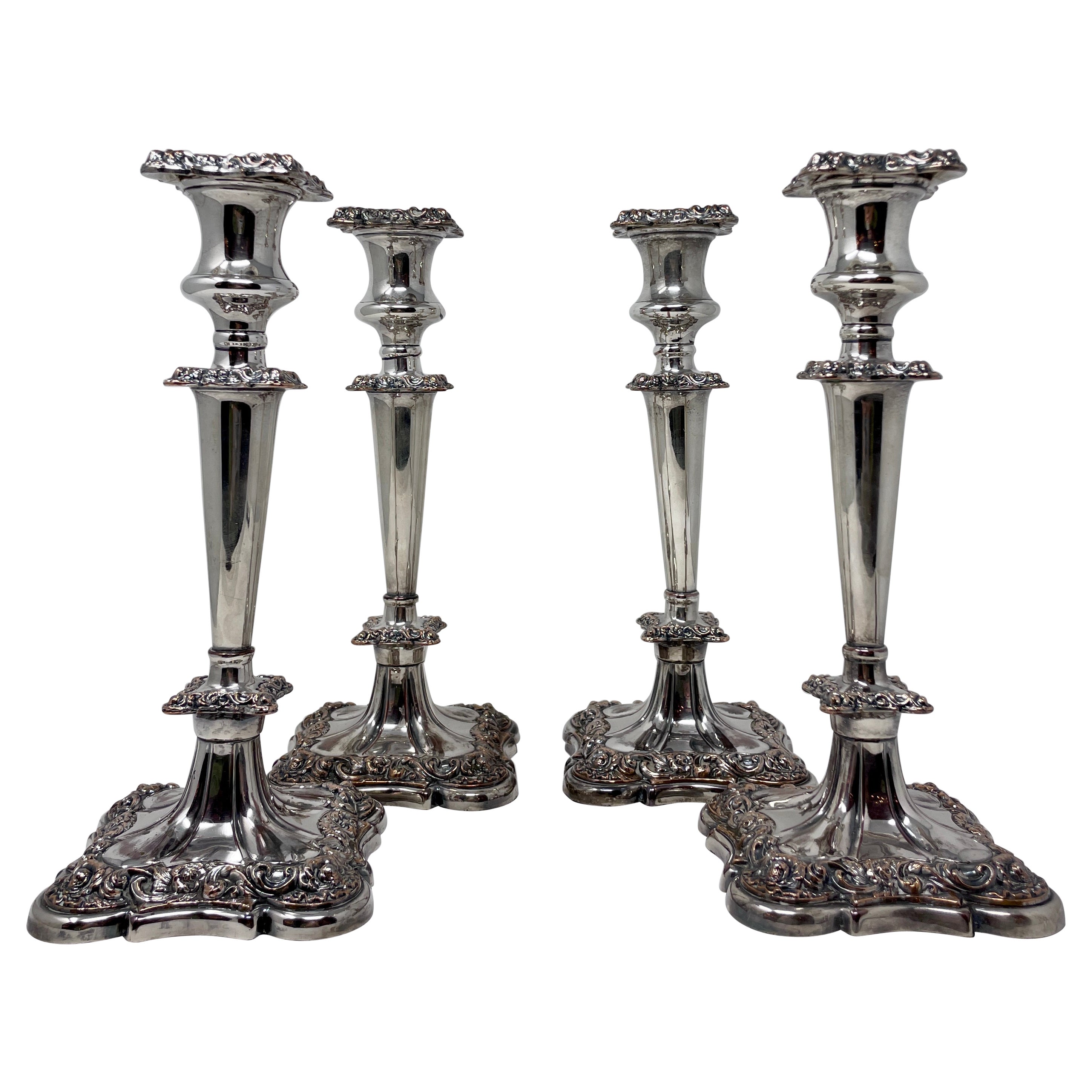 Ensemble de 4 bougeoirs anglais anciens en argent de Sheffield, vers 1860 en vente