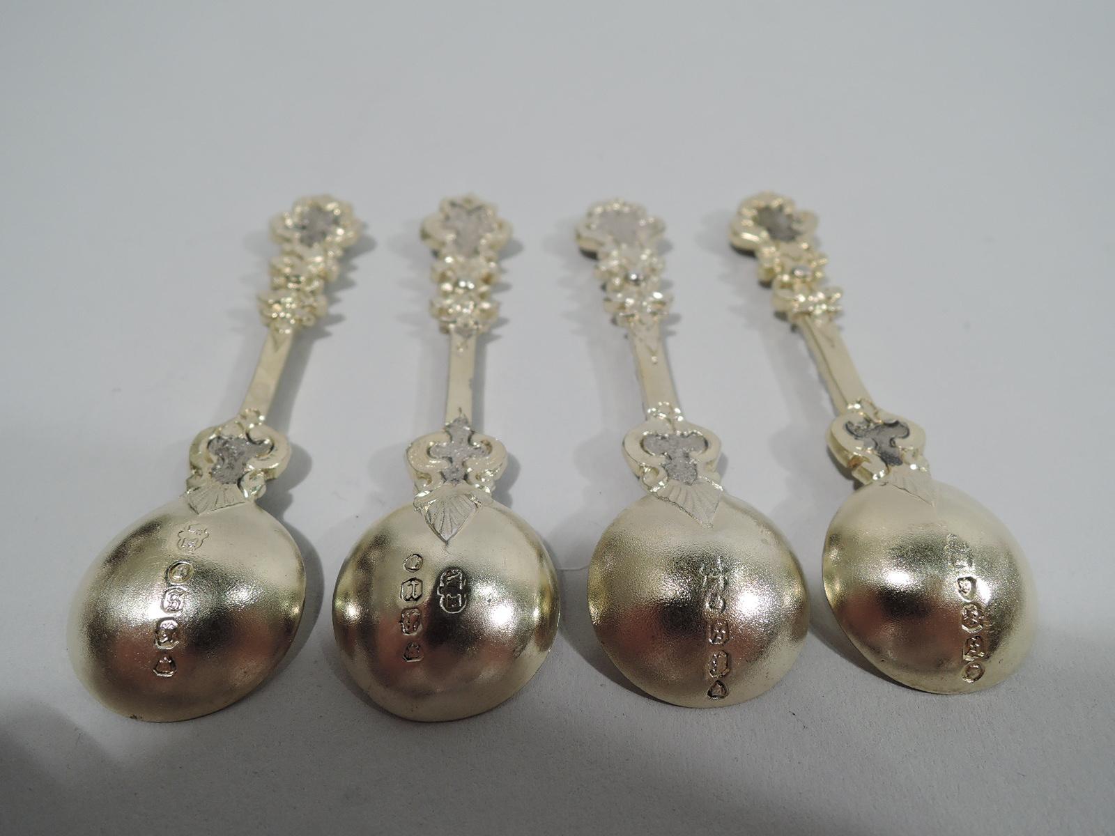 Set of 4 Antique English Victorian Silver Gilt Salt Spoons In Excellent Condition In New York, NY