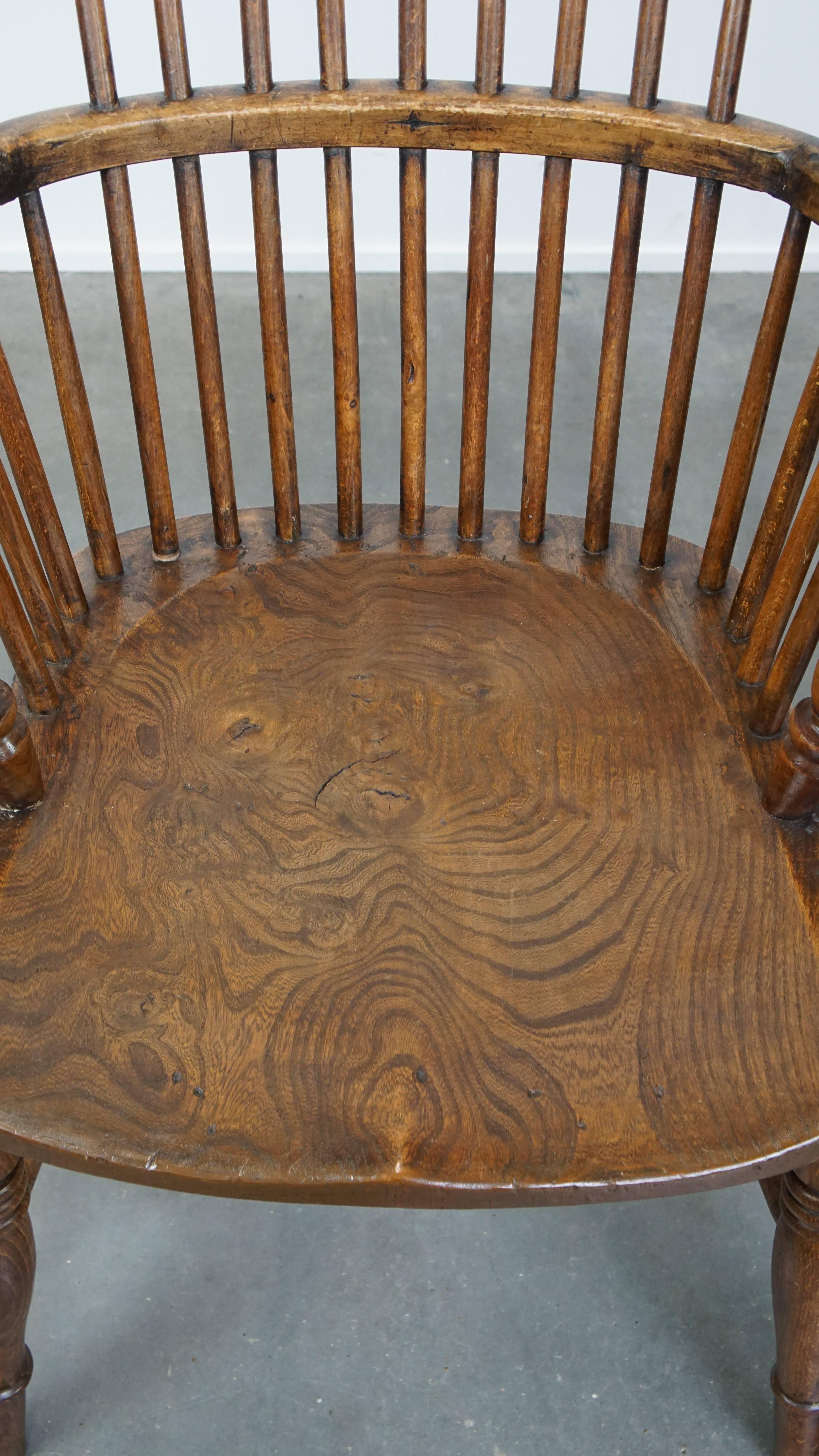 Juego de 4 sillas Windsor inglesas antiguas del siglo XIX de olmo Madera en venta