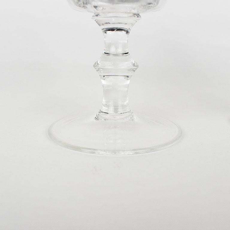 Provincial français Ensemble de 4 verres anciens à gradins en cristal gravé en vente