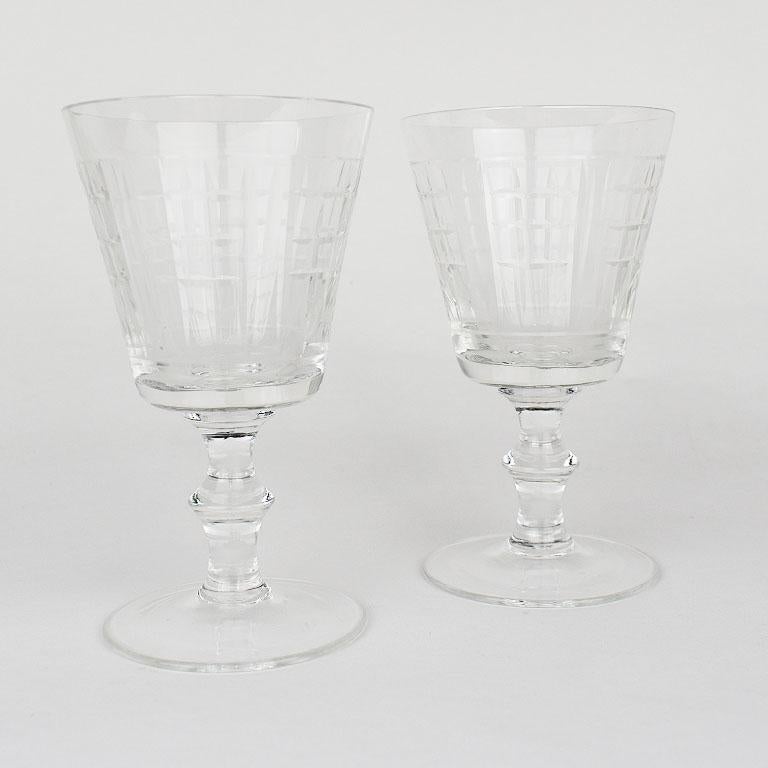 Ensemble de 4 verres anciens à gradins en cristal gravé Excellent état - En vente à Oklahoma City, OK