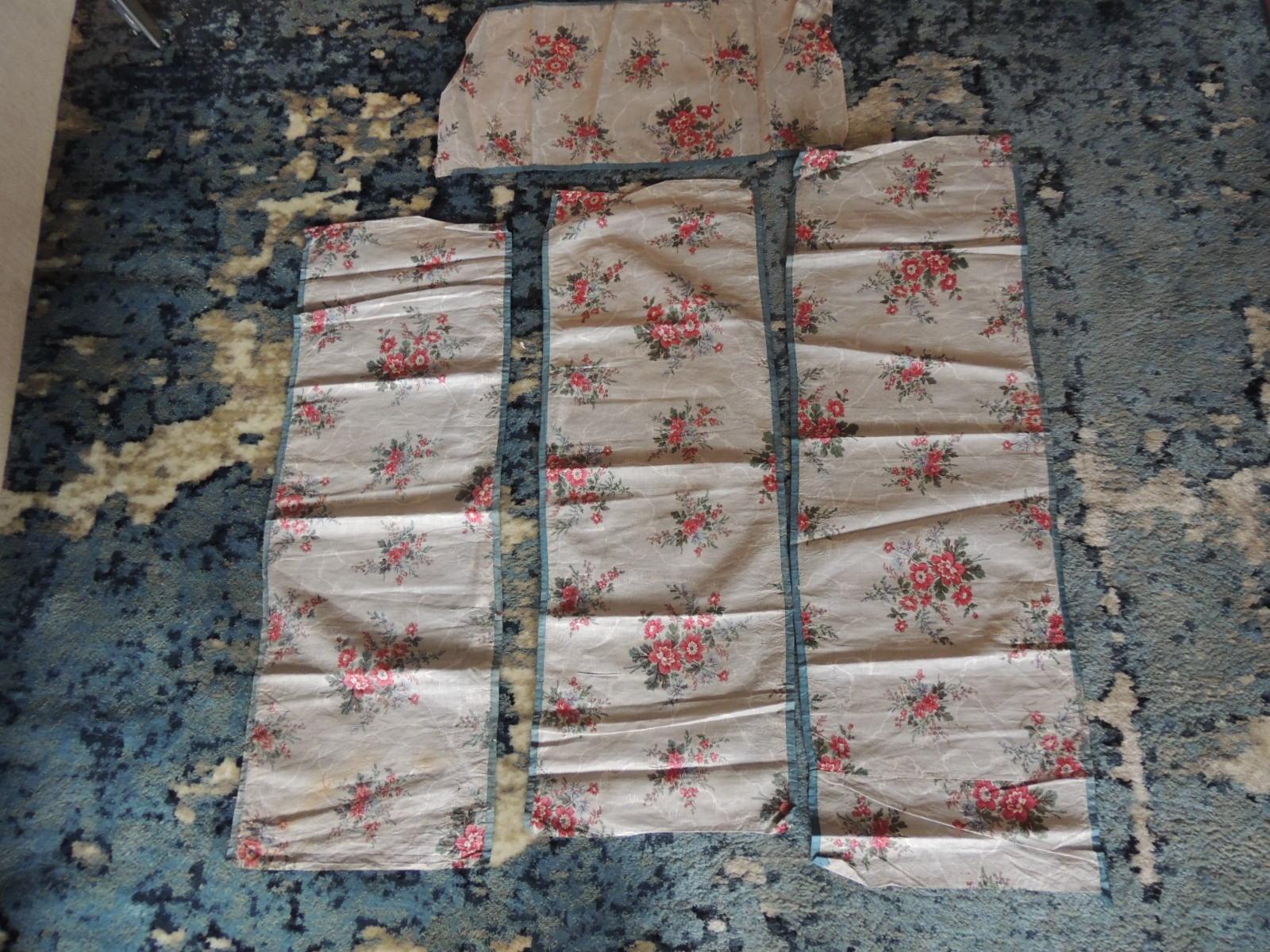 Set of (4) antique floral valances textiles.
Small floral lightweight pattern in shades of blue, green and pink.
Ideal for pillows.
Four panels ranging from 26