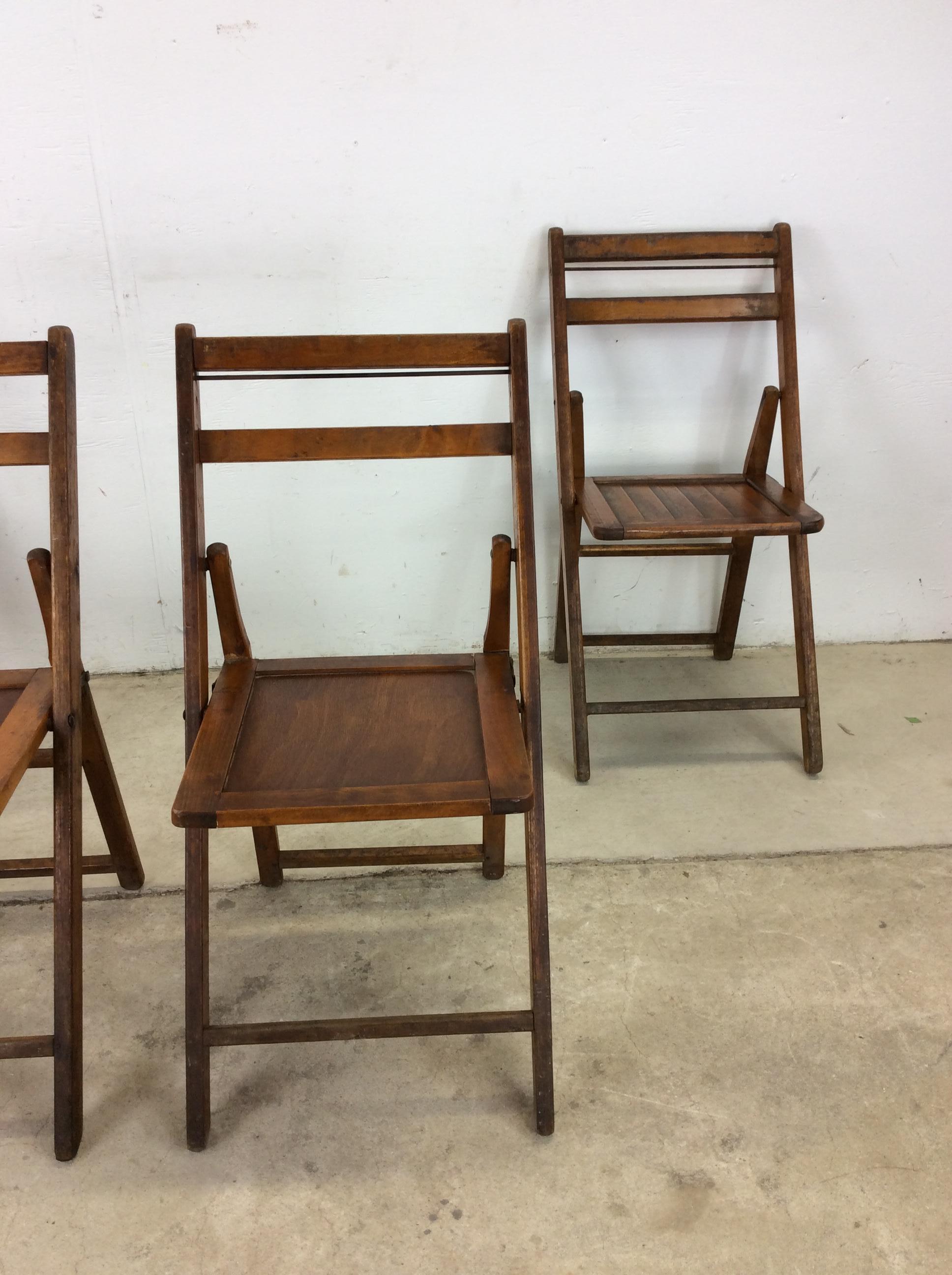 Américain Ensemble de 4 chaises pliantes anciennes avec finition en chêne en vente