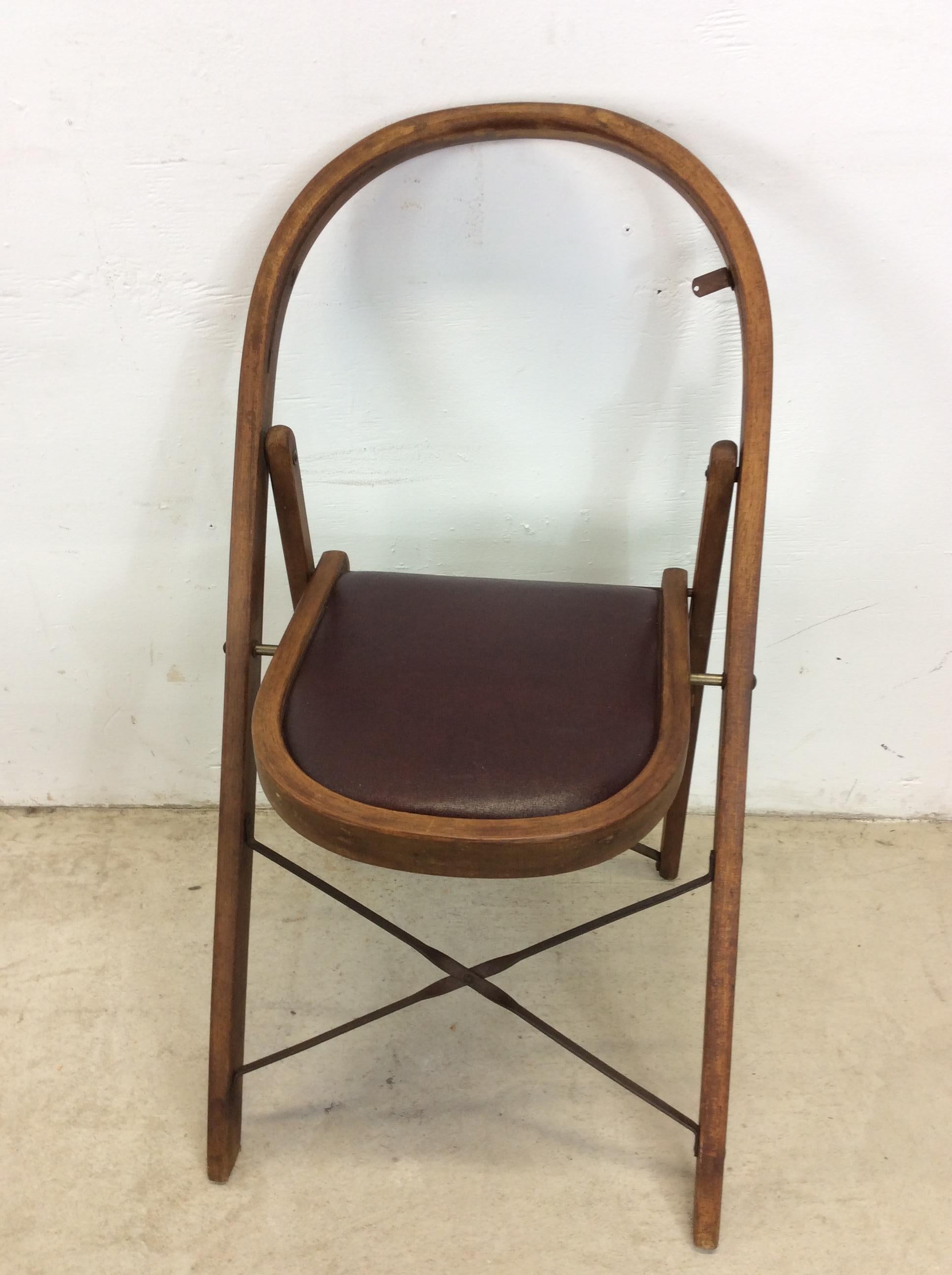 Satz von 4 antiken Klappstühlen mit Vintage-Polsterung im Zustand „Starke Gebrauchsspuren“ im Angebot in Freehold, NJ