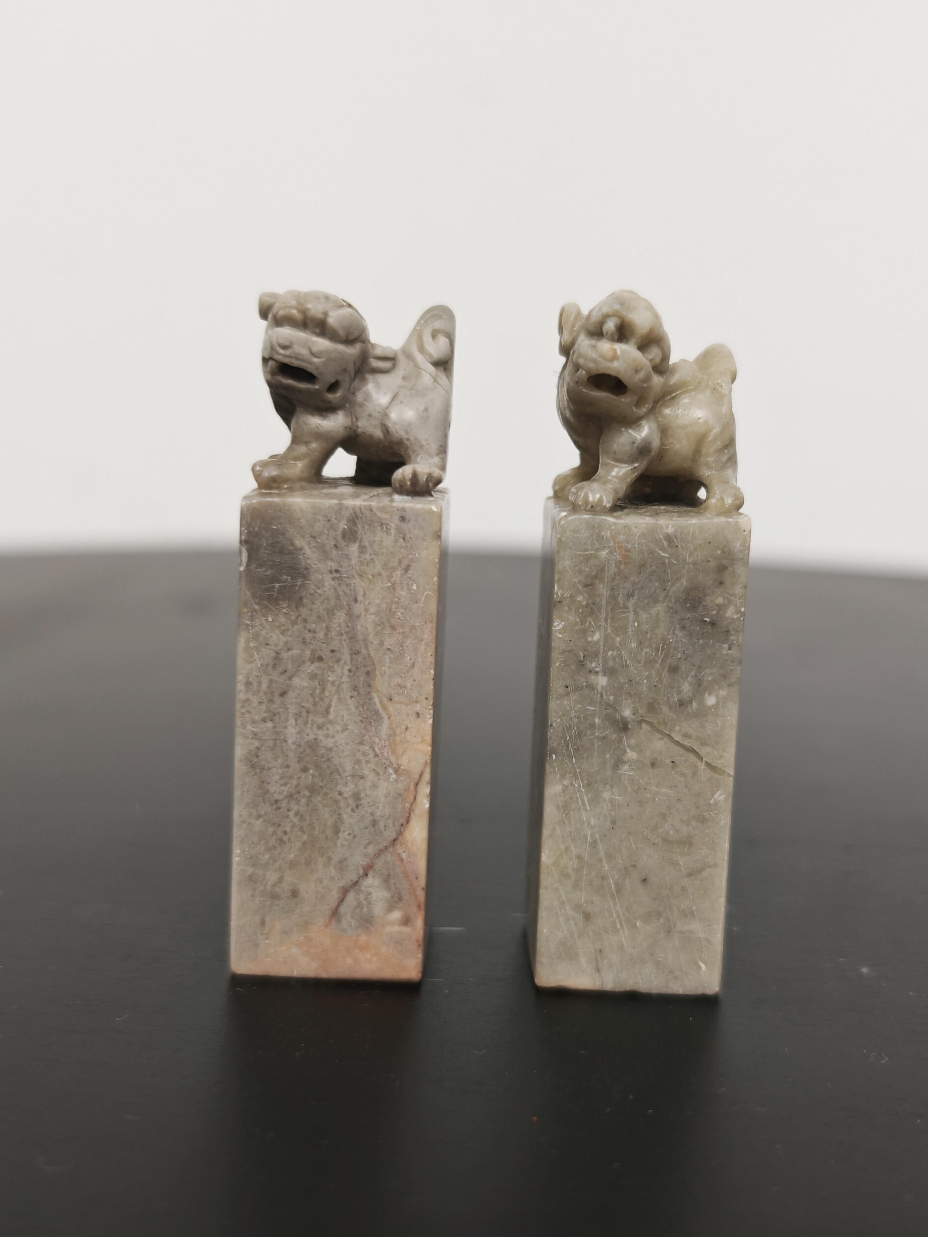 Satz von 4 antiken Foo Dogs, handgeschnitzt in Speckstein, China 19. im Angebot 2