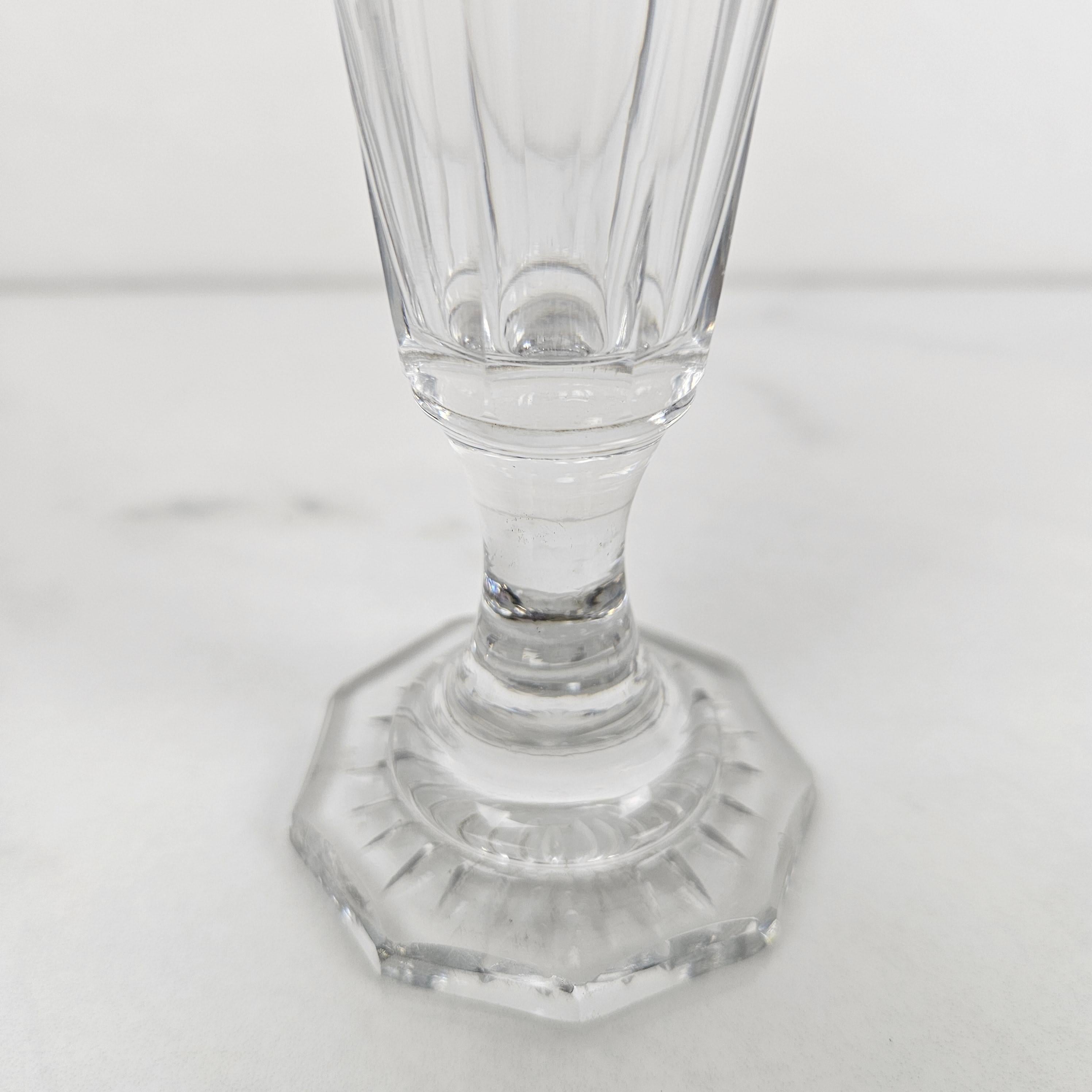Ensemble de 4 flûtes à champagne en cristal soufflé à la main Antique French avec base taillée Bon état - En vente à Oud Beijerland, NL
