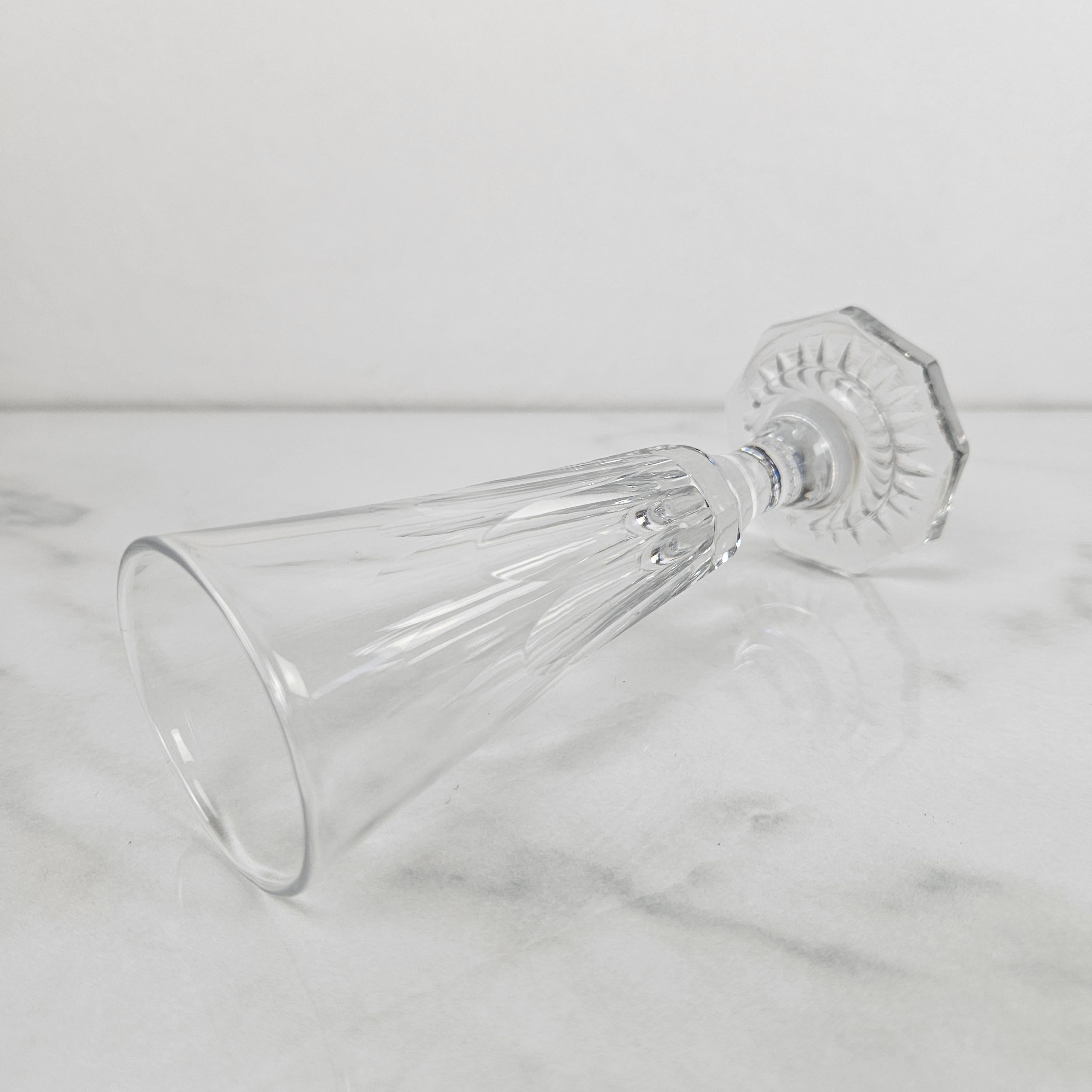 Cristal Ensemble de 4 flûtes à champagne en cristal soufflé à la main Antique French avec base taillée en vente