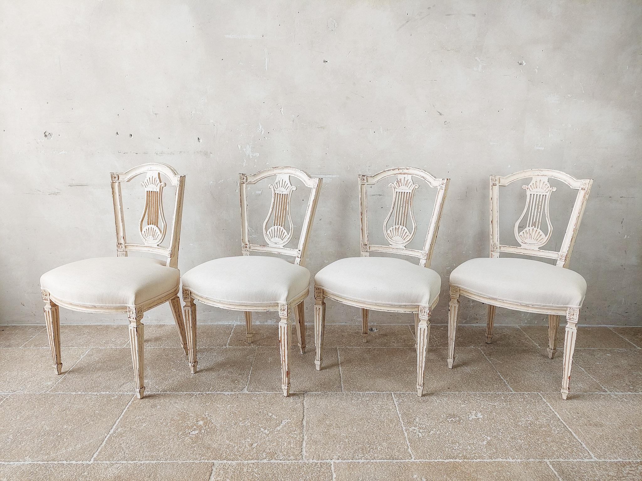 Set of 4 Antique French Louis XVI Dining Room Chairs with Harp Ornament In Good Condition In Baambrugge, NL