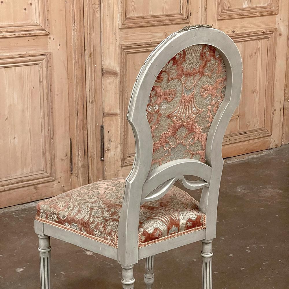 Satz von 4 antiken französischen Louis-XVI-Stühlen, bemalt im Angebot 9