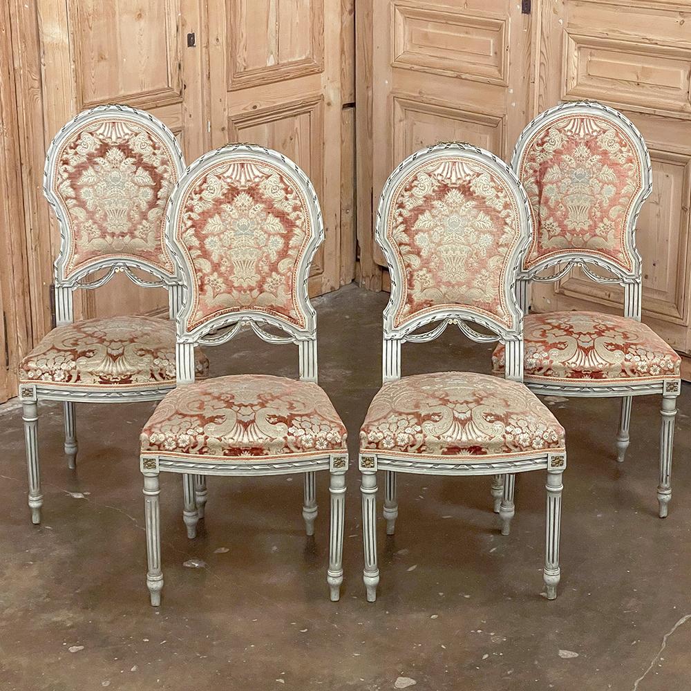 Satz von 4 antiken französischen Louis-XVI-Stühlen, bemalt (Französisch) im Angebot