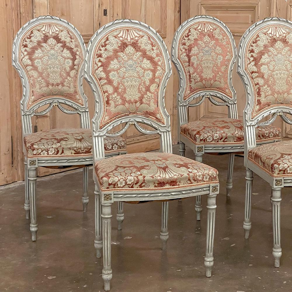 Satz von 4 antiken französischen Louis-XVI-Stühlen, bemalt (20. Jahrhundert) im Angebot