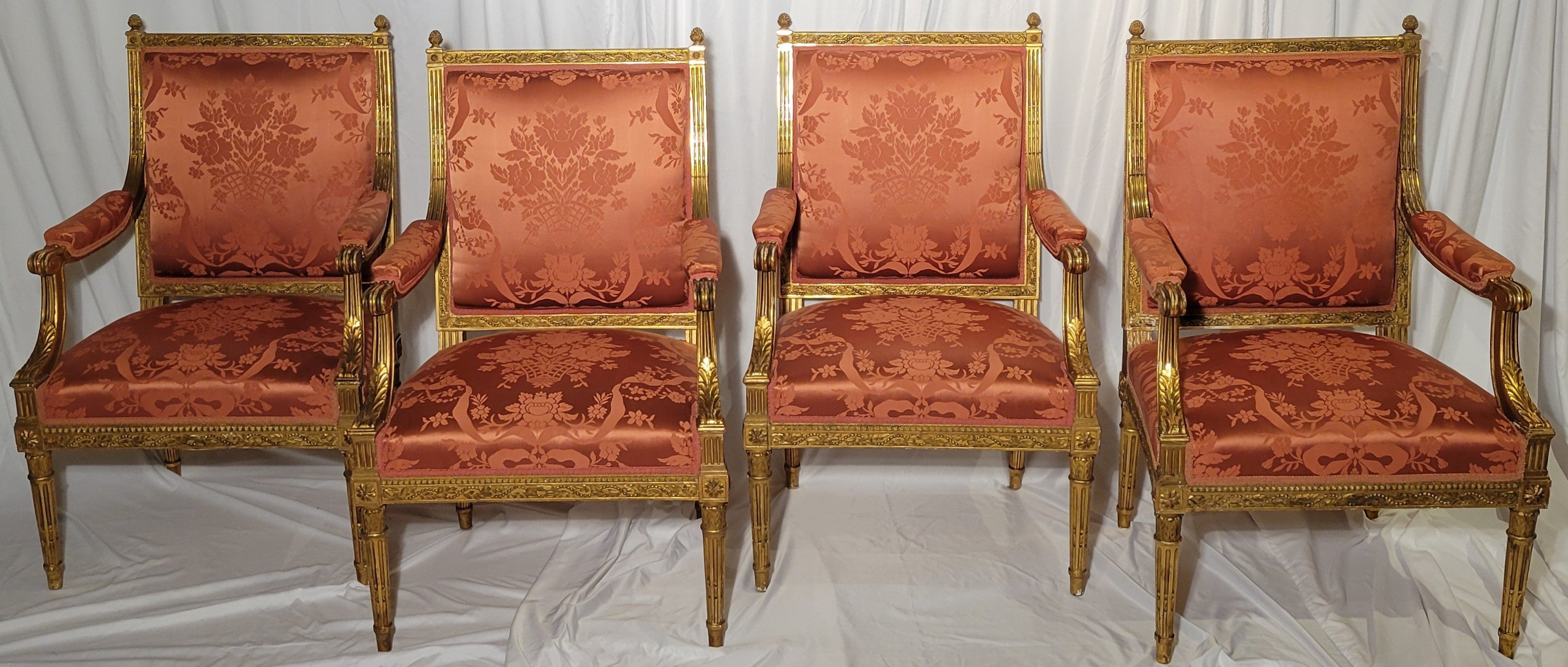 Regency Set di 4 poltrone in stile Régence francese con foglia d'oro, CIRCA 1885. in vendita