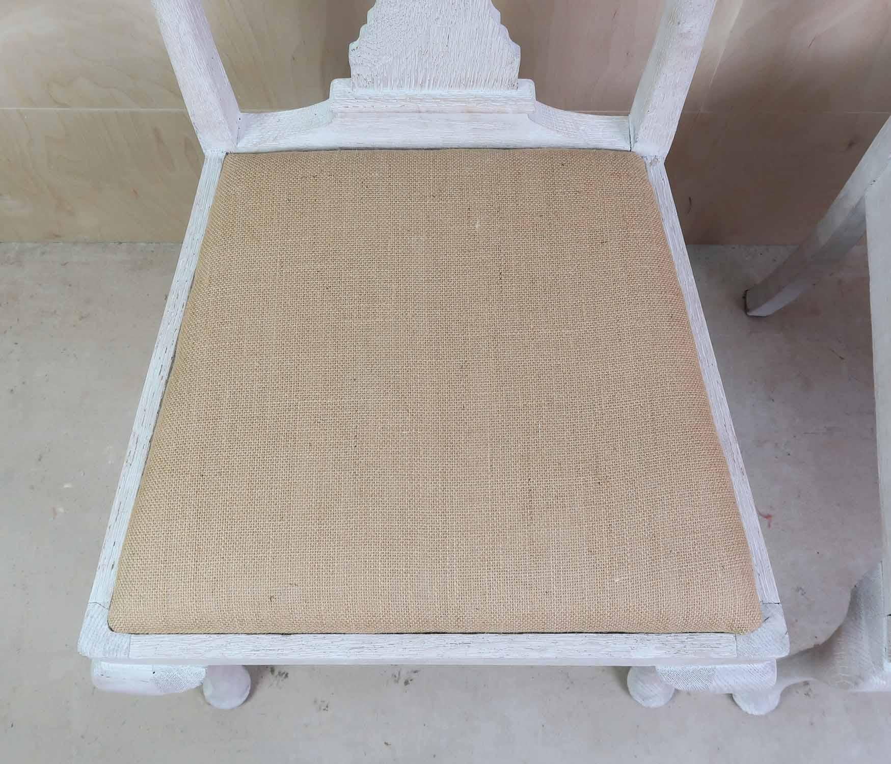 Juego de 4 sillas de comedor antiguas de estilo Chippendale de roble encalado. Inglés Siglo XIX en venta 4