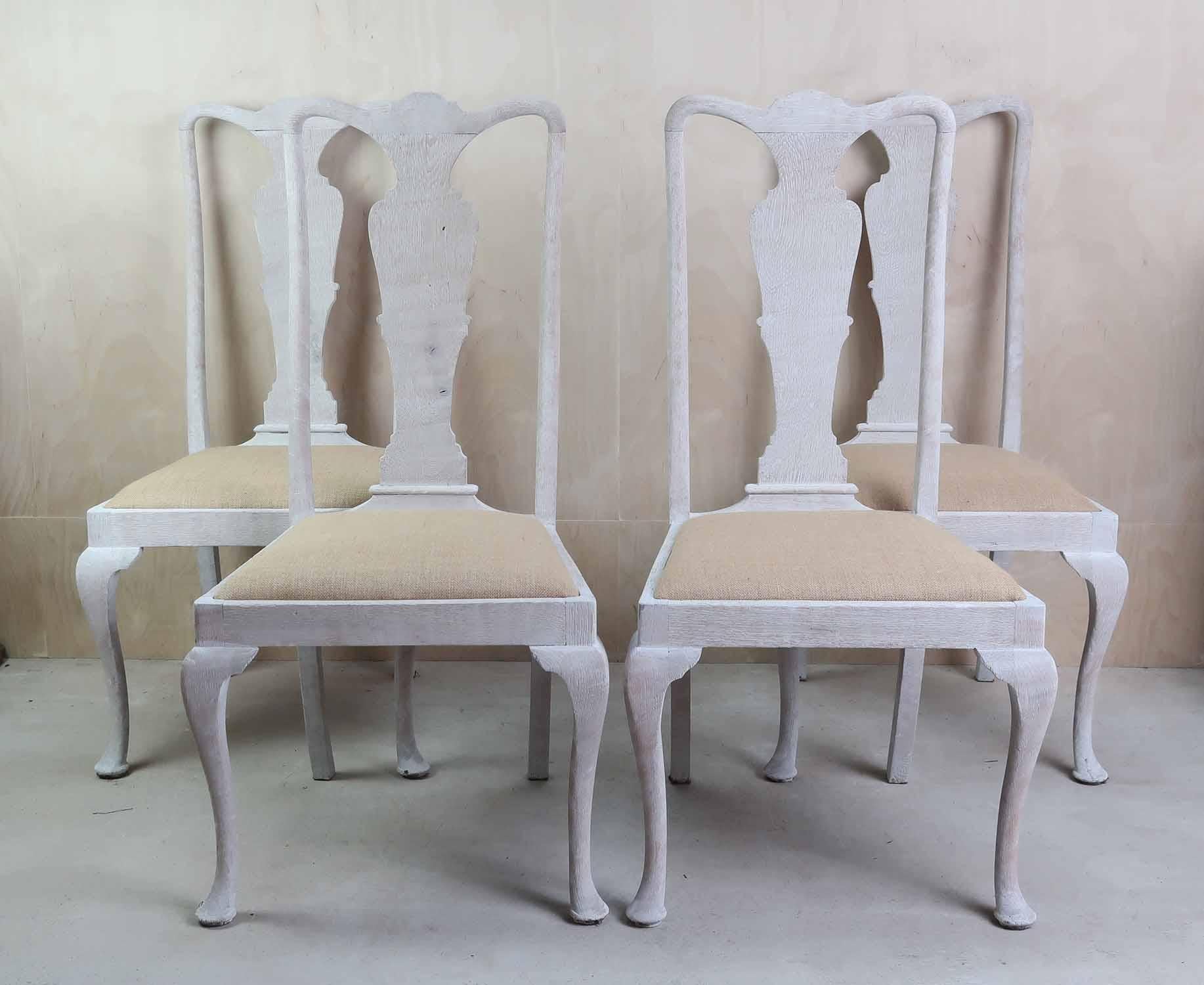 Juego de 4 sillas de comedor antiguas de estilo Chippendale de roble encalado. Inglés Siglo XIX Encalado en venta