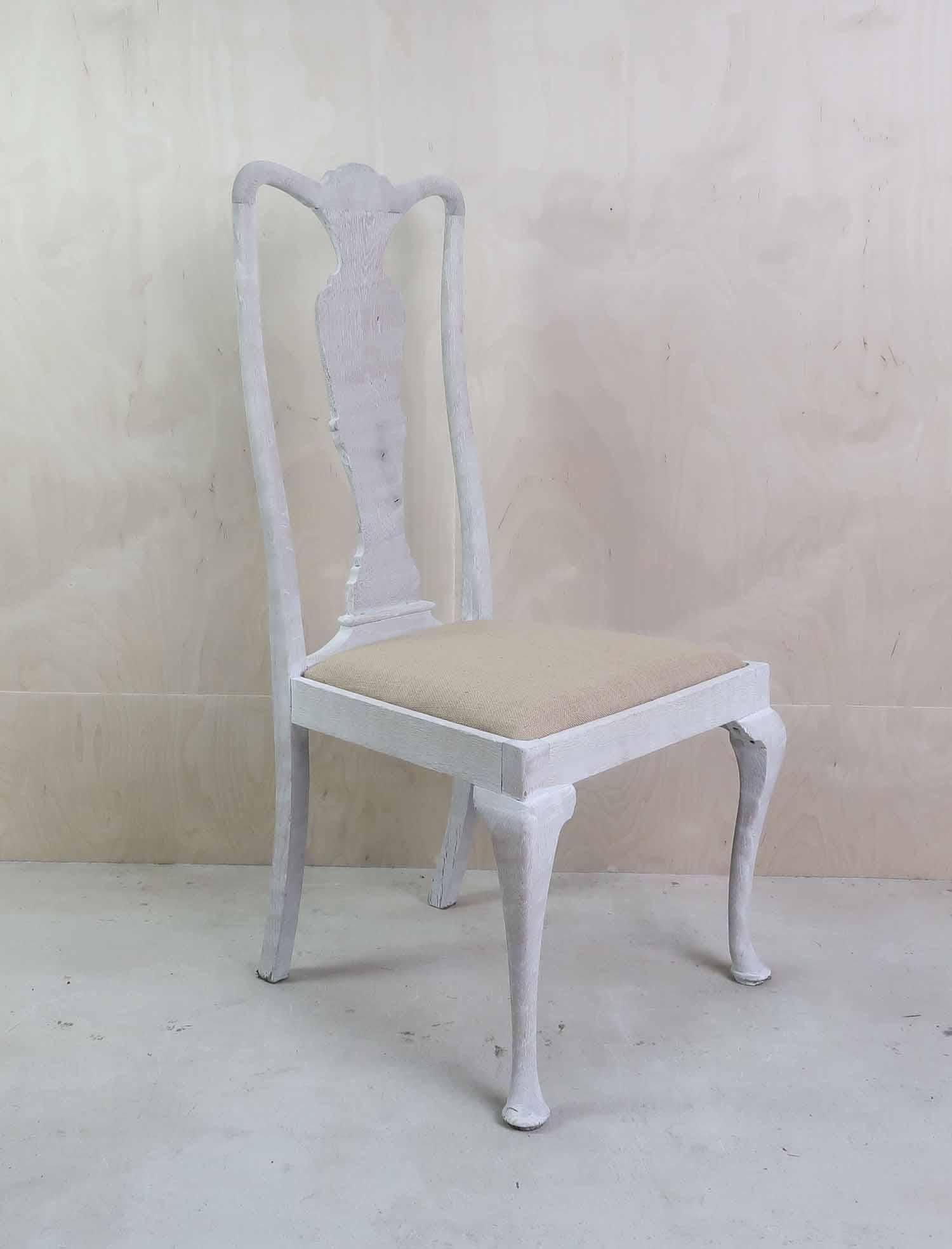 Juego de 4 sillas de comedor antiguas de estilo Chippendale de roble encalado. Inglés Siglo XIX en venta 1